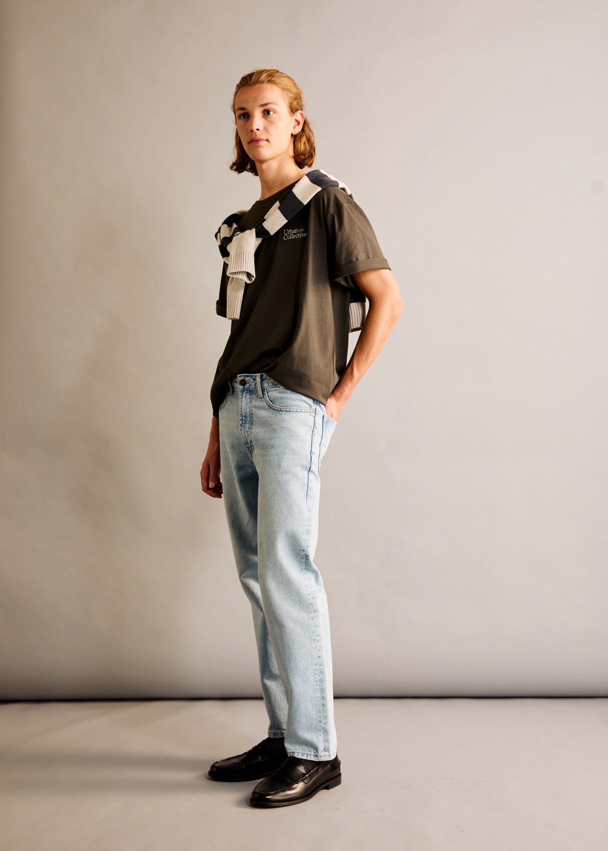 Jean regular-fit - Détail de l'article 5, Bleu clair. Ref: 77041508-00.