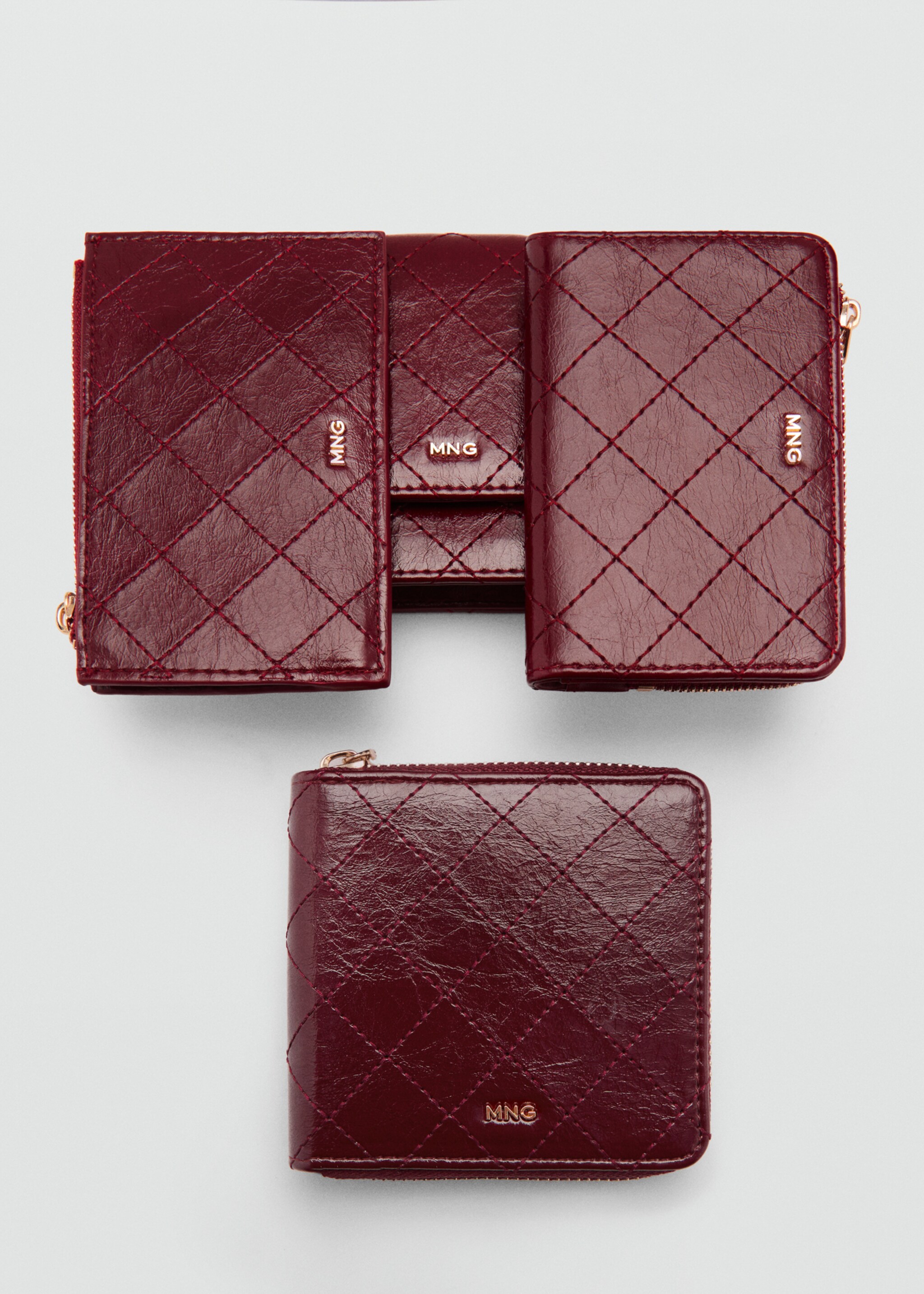 Card holder with decorative stitching - Details of the article 1, Burgundy. Ref: 77042007-00.