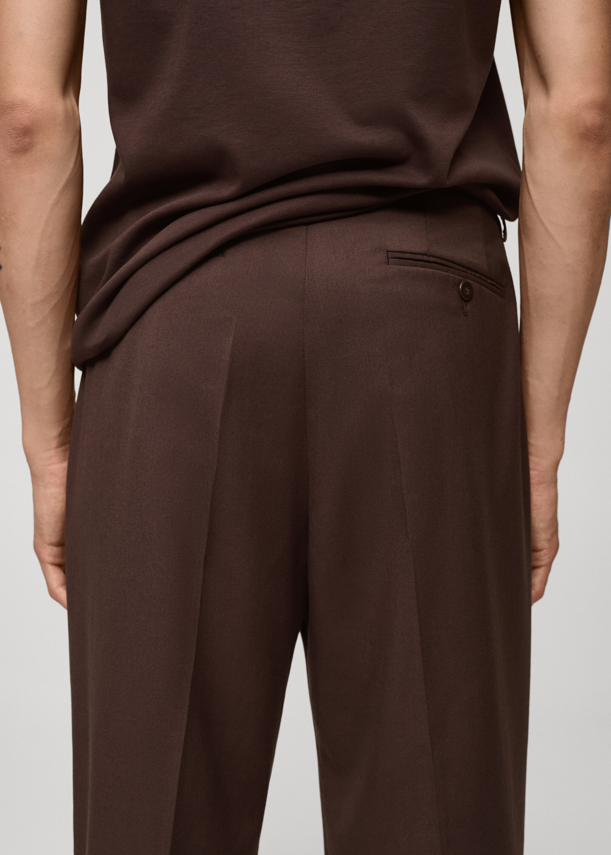 Oblekové kalhoty regular fit se záševky - Detail zboží 6, Bordó. Ref: 77042535-00.