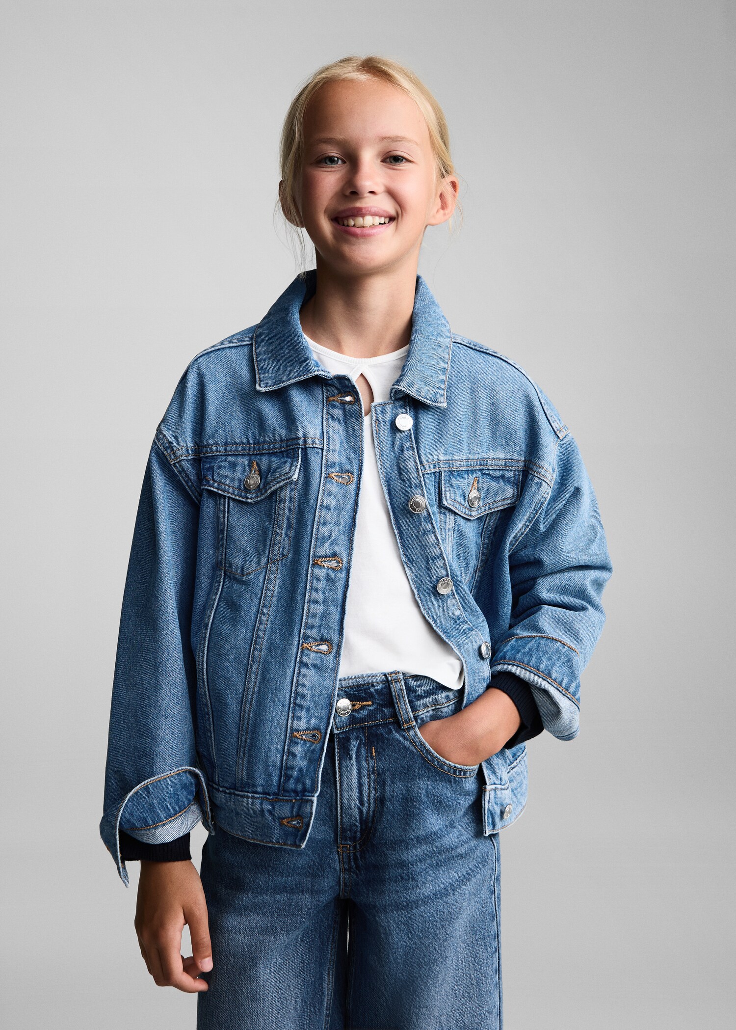 Jeans wideleg bajo deshilachado - Plano medio