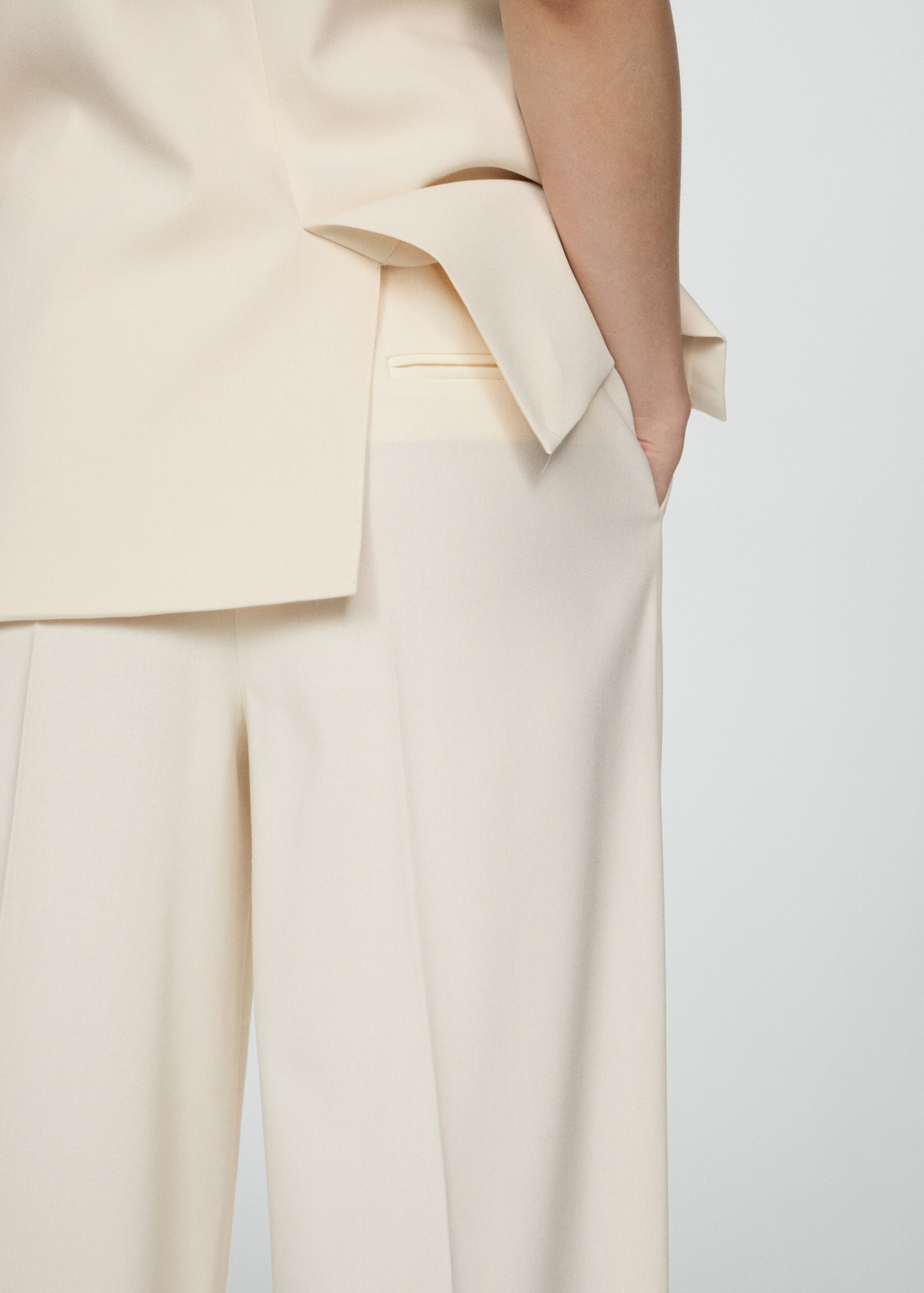Pleated culottes trousers - Details of the article 1, Ecru. Ref: 77042913-00.
