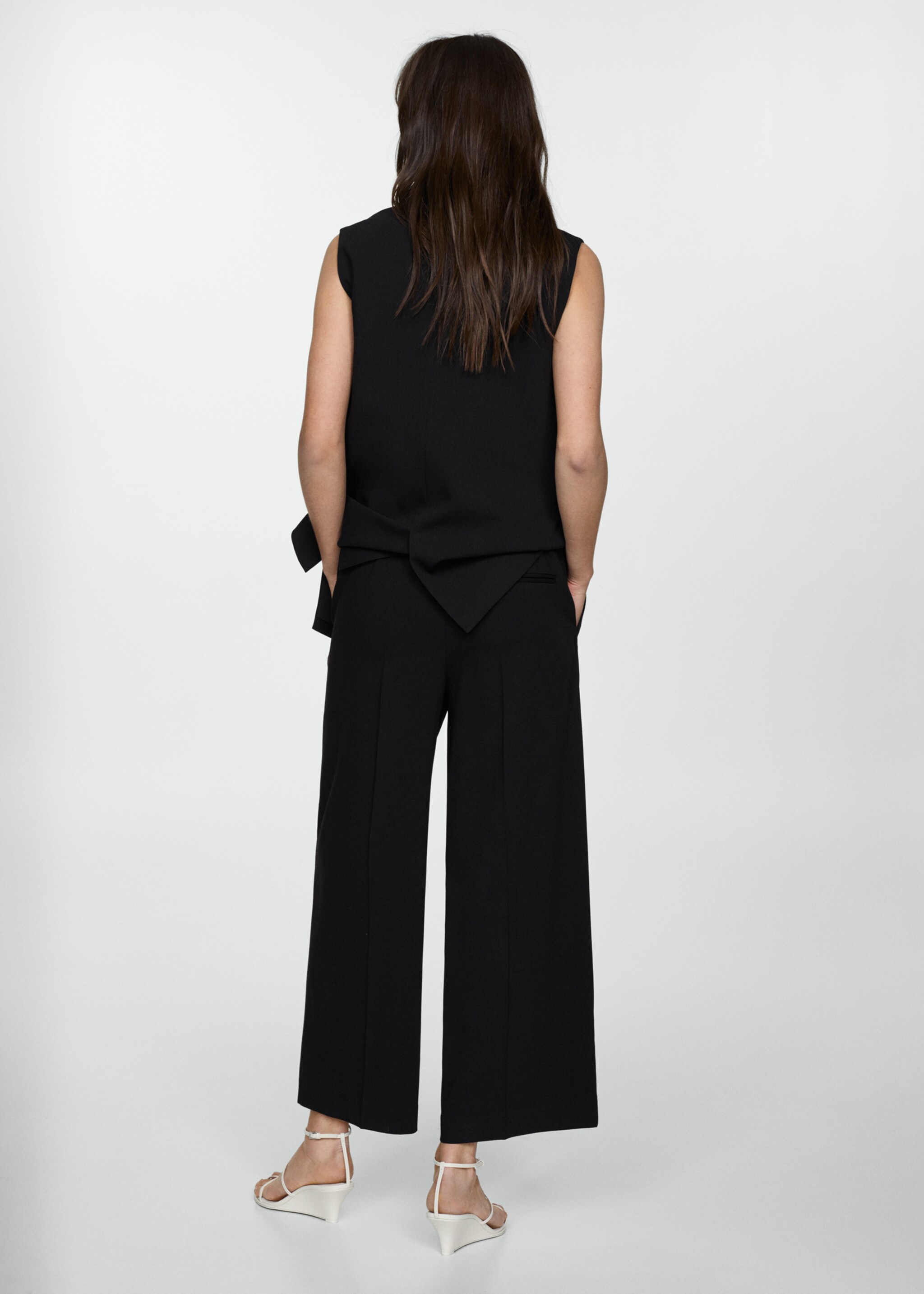 Pleated culottes trousers - Reverse of the article, Black. Ref: 77042913-00.