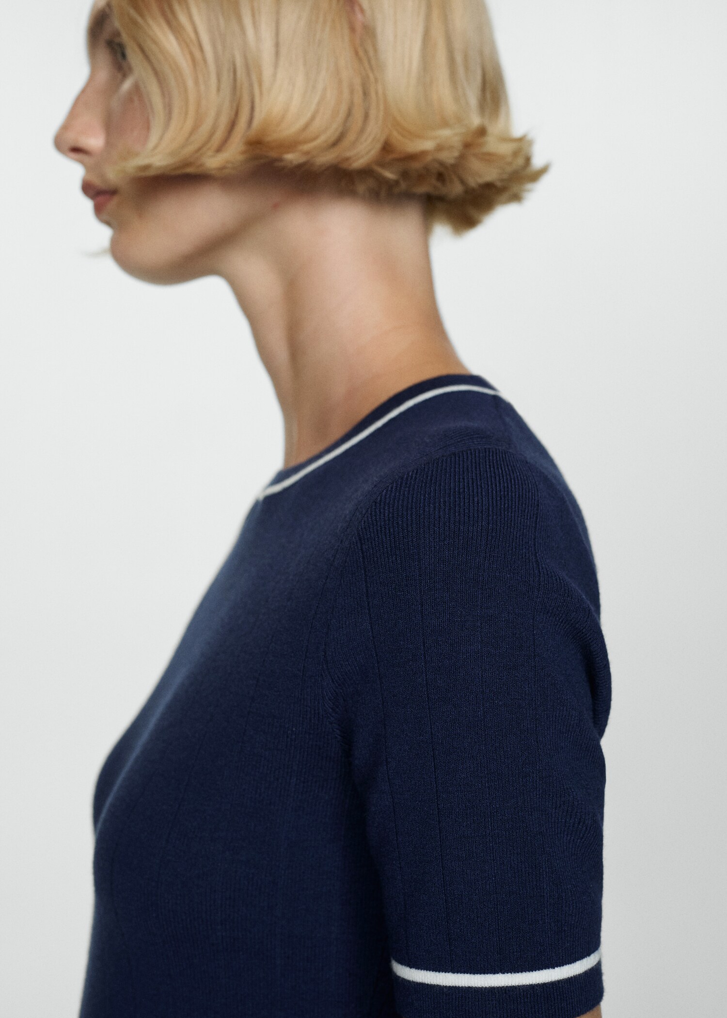Vestito corto bordi a contrasto - Dettaglio dell'articolo 1