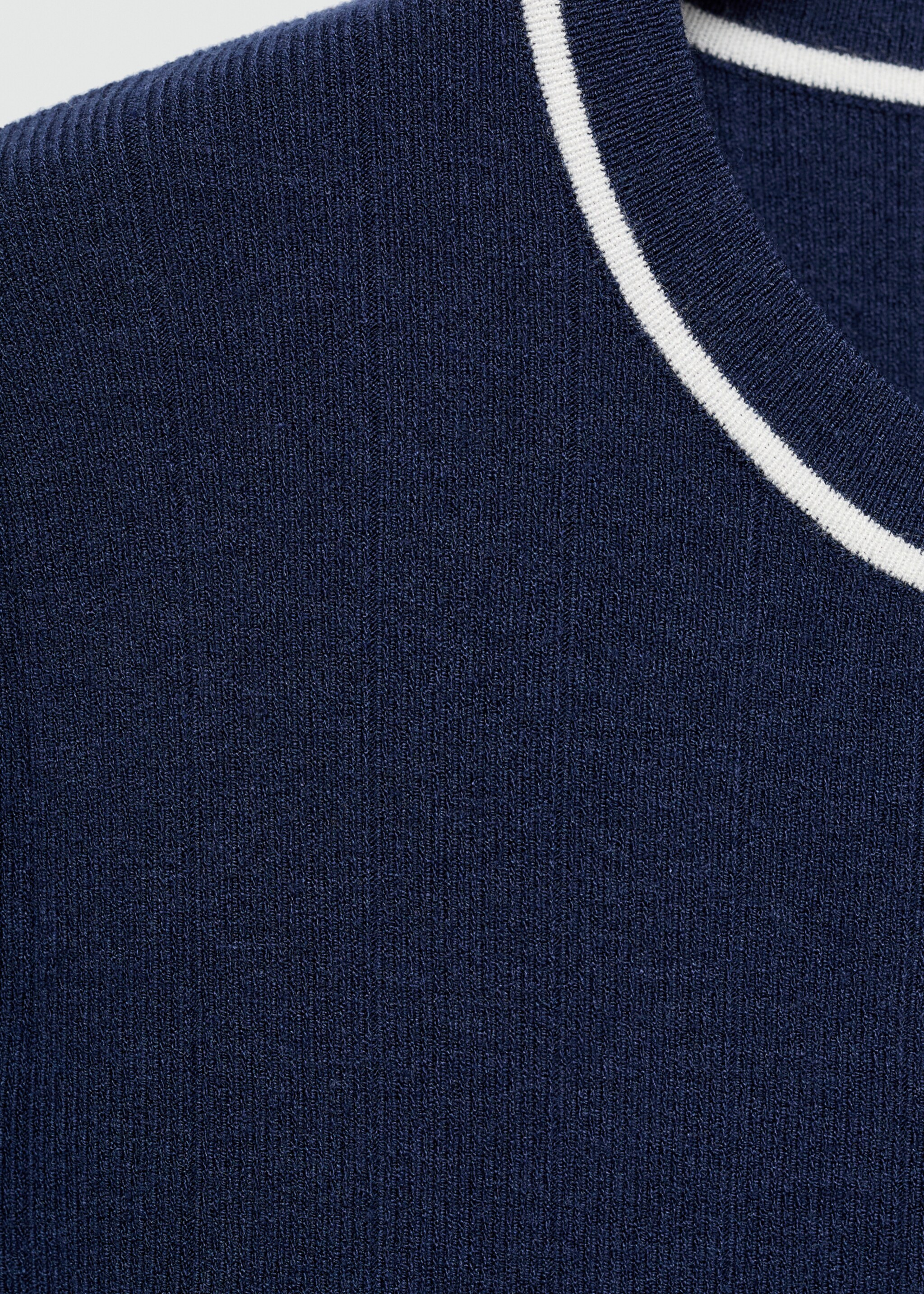 Short dress with contrasting trim - Details of the article 8