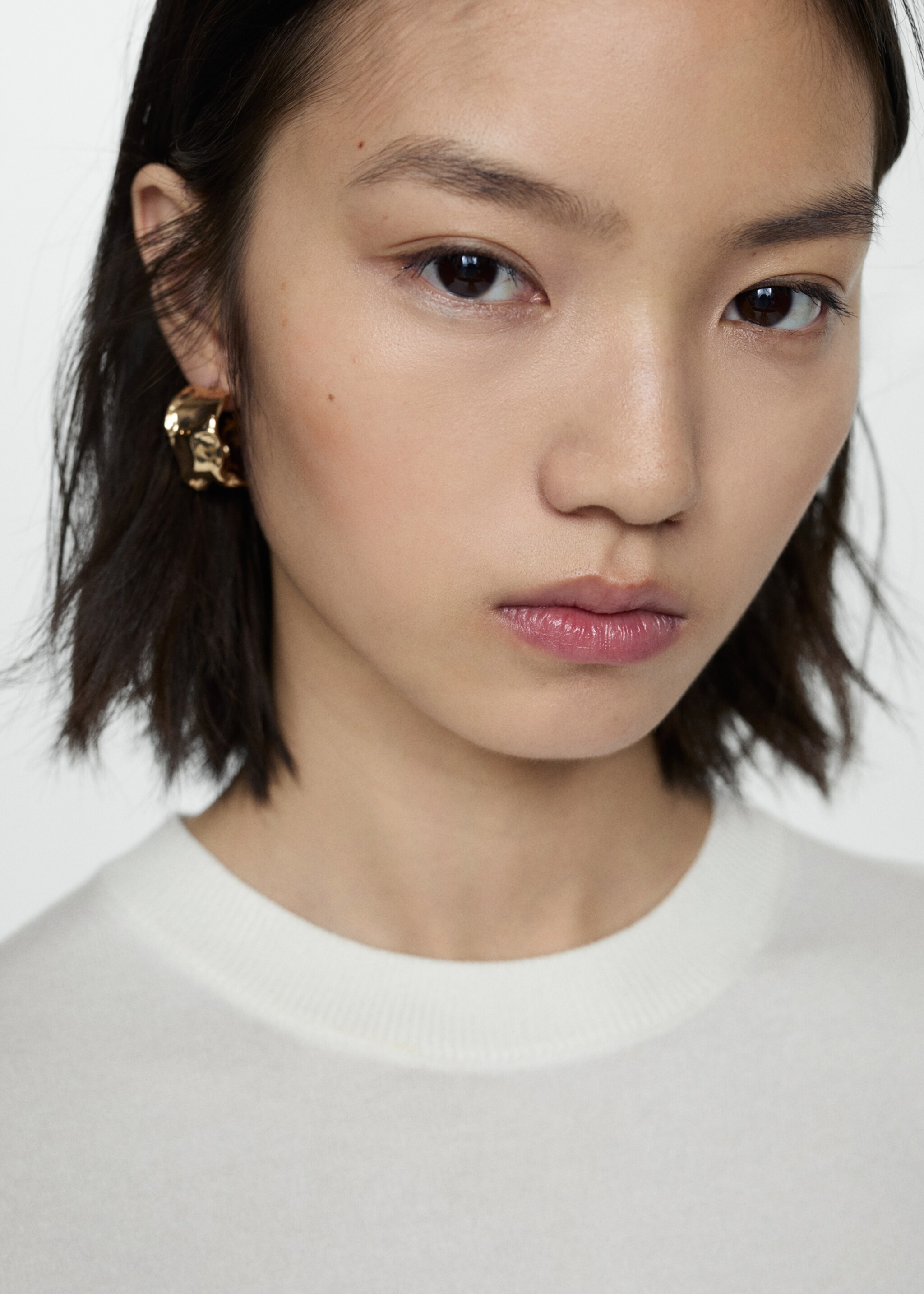 Short-sleeved fine-knit sweater - Details of the article 1, Ecru. Ref: 77042919-00.