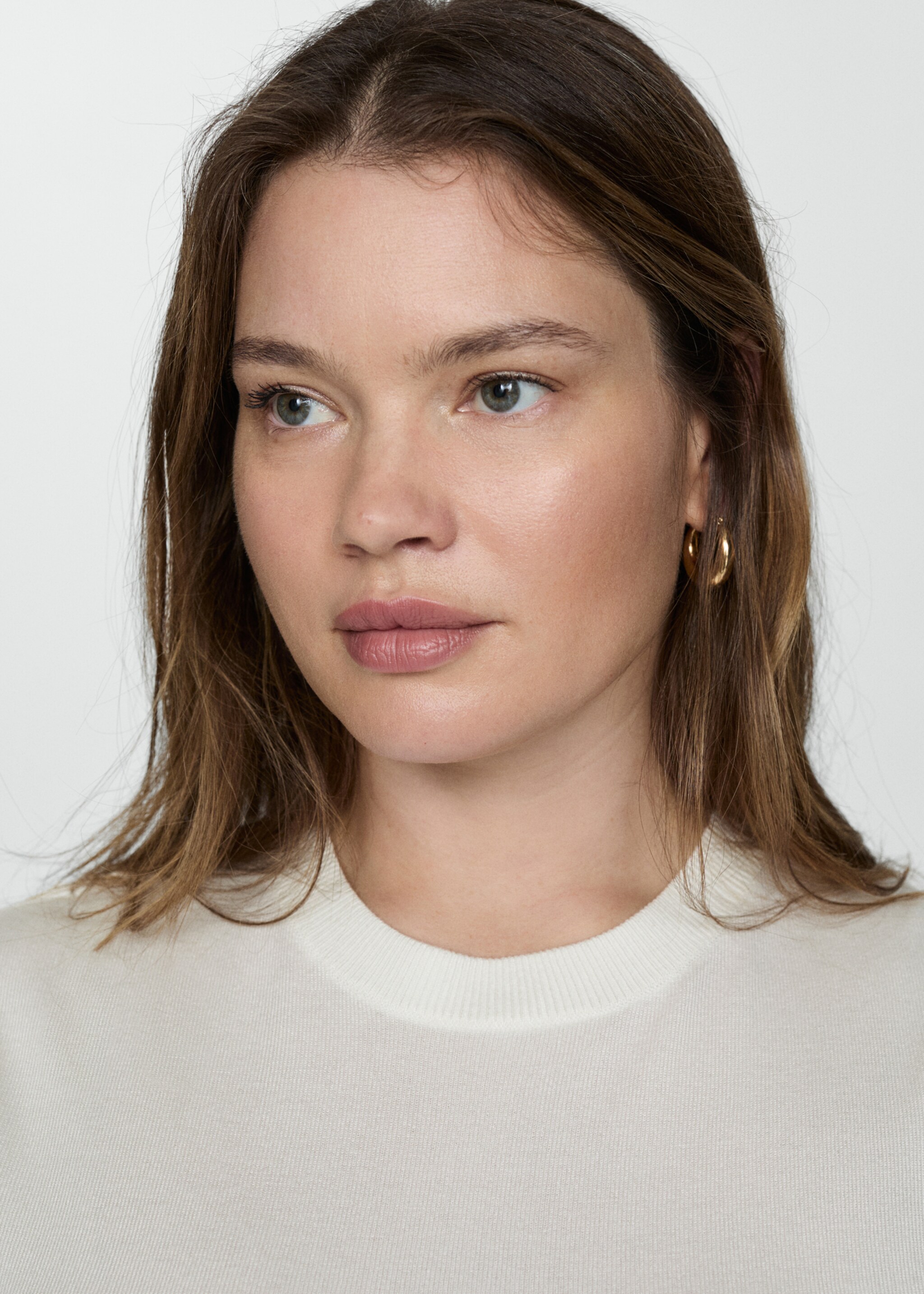 Short-sleeved fine-knit sweater - Details of the article 4, Ecru. Ref: 77042919-00.