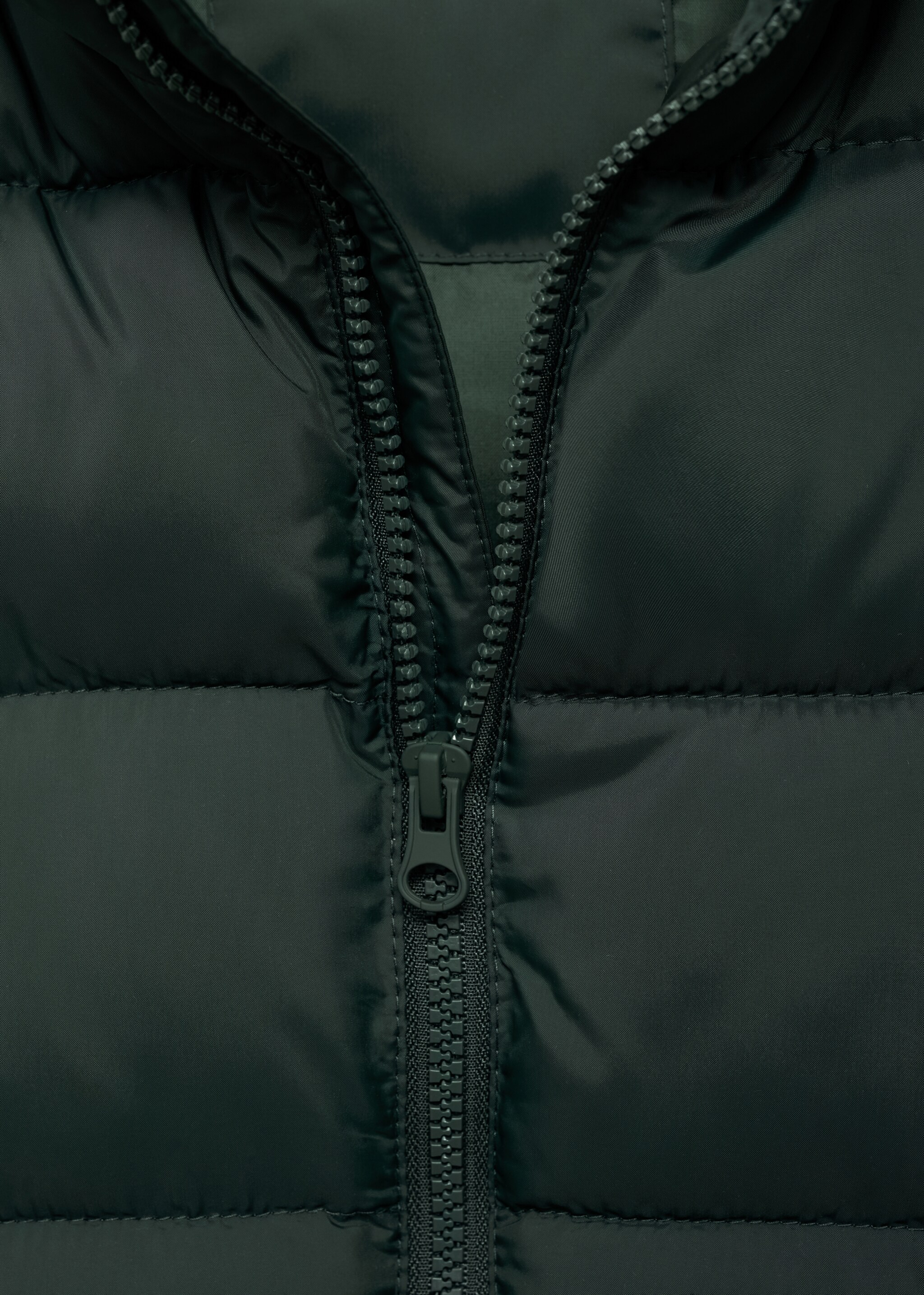 Quilted gilet - Details of the article 8, Dark Green. Ref: 77043267-00.