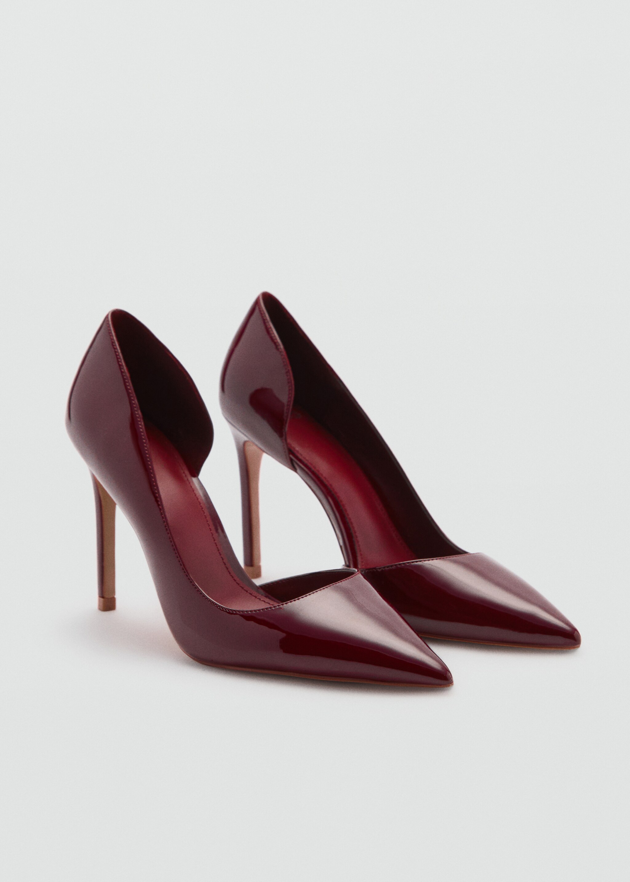 Buty na obcasie z asymetryczną cholewką - Plan średni, Burgund. Ref: 77043269-00.