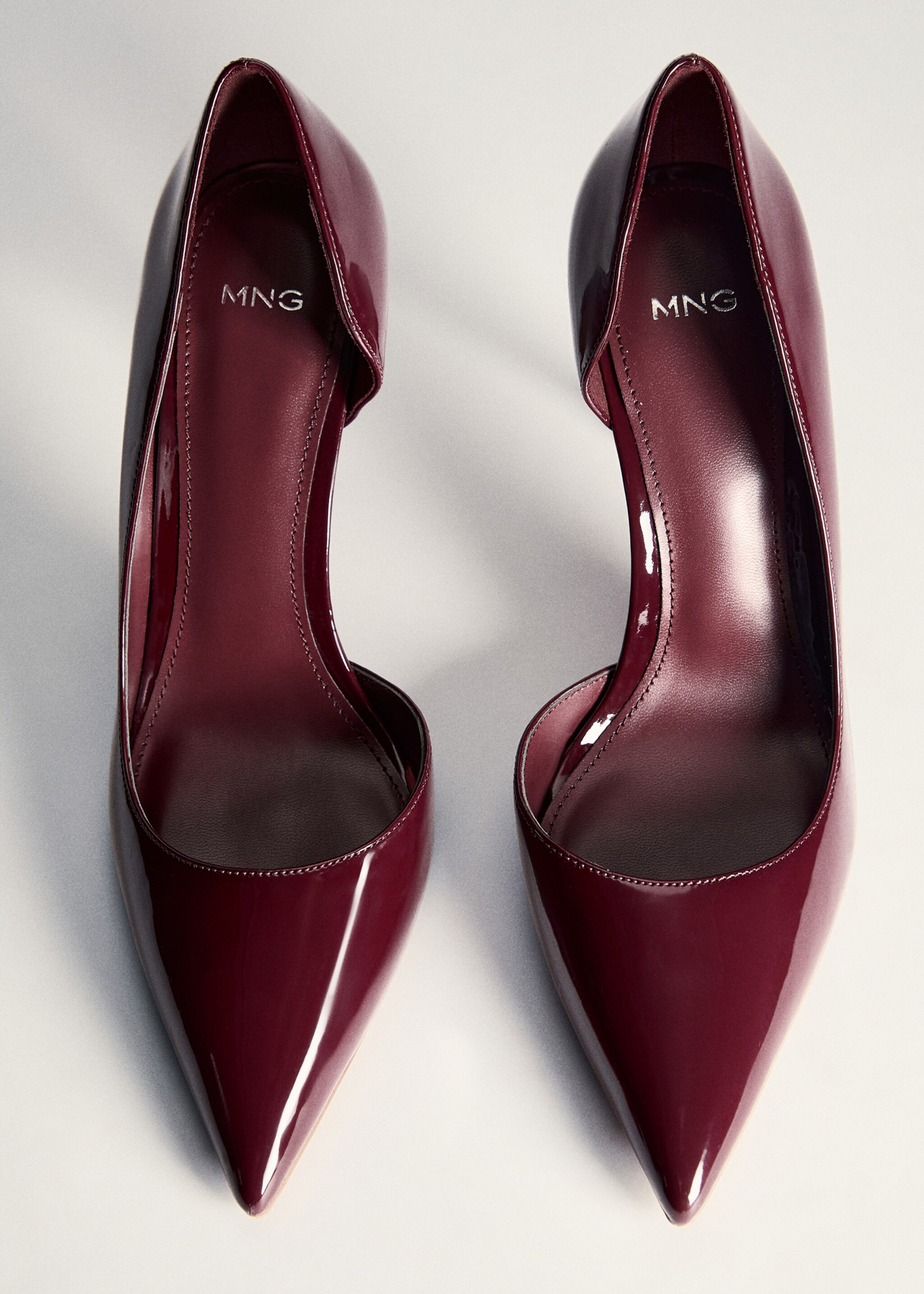 Buty na obcasie z asymetryczną cholewką - Szczegóły artykułu 5, Burgund. Ref: 77043269-00.