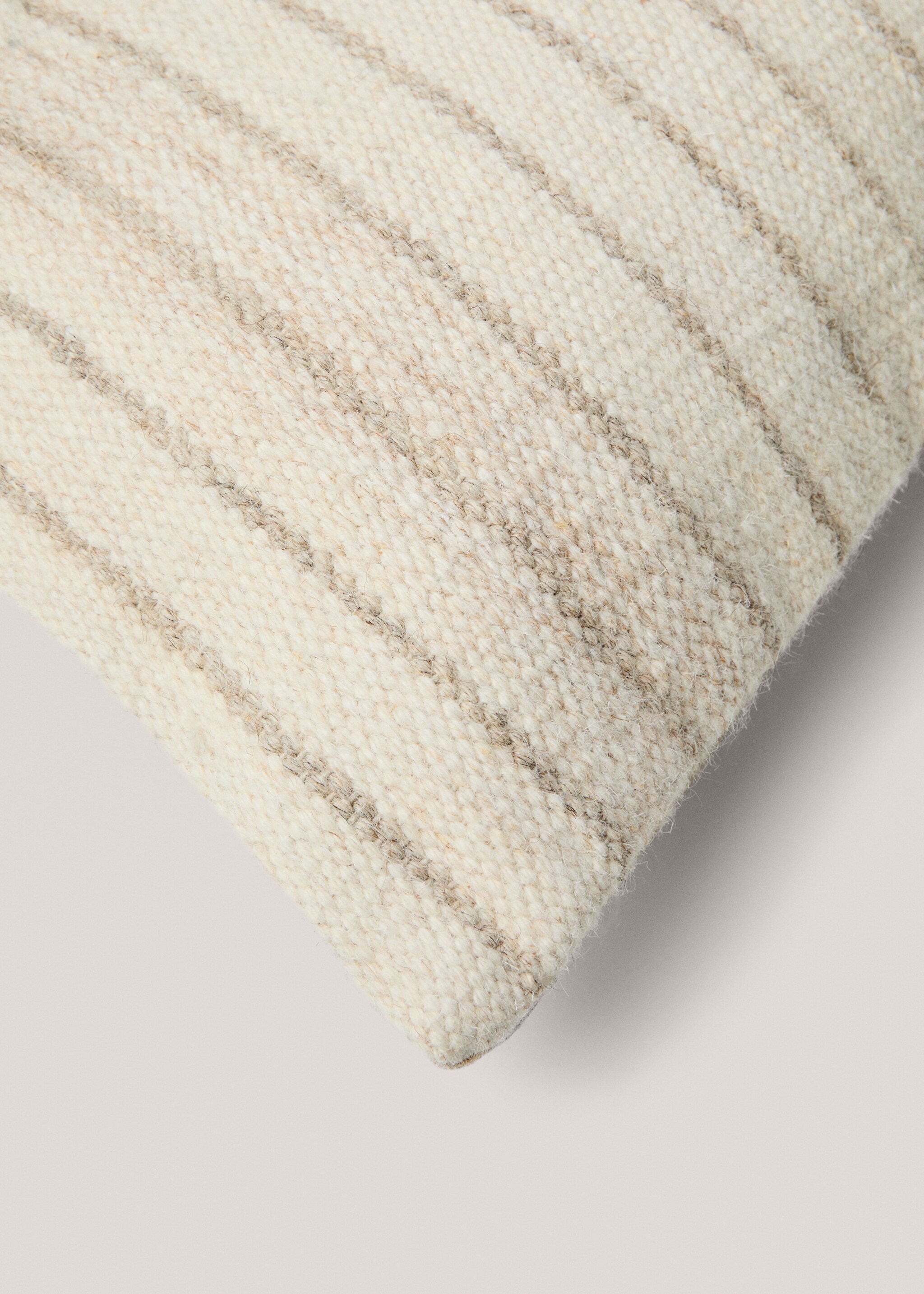 Wool cushion case - Details of the article 2, Light/Pastel Brown. Ref: 77043272-00.