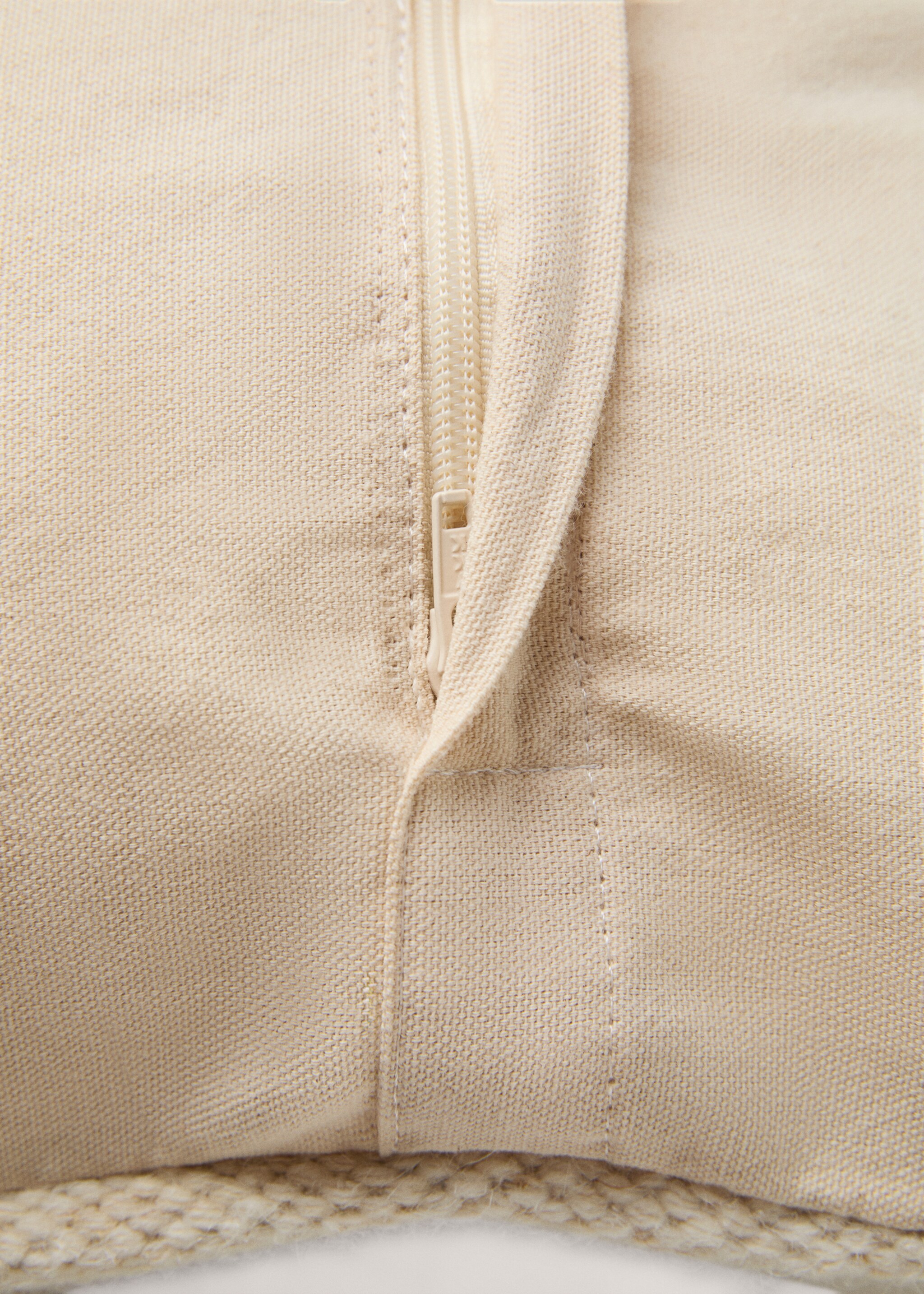 Wool cushion case - Details of the article 4, Light/Pastel Brown. Ref: 77043272-00.