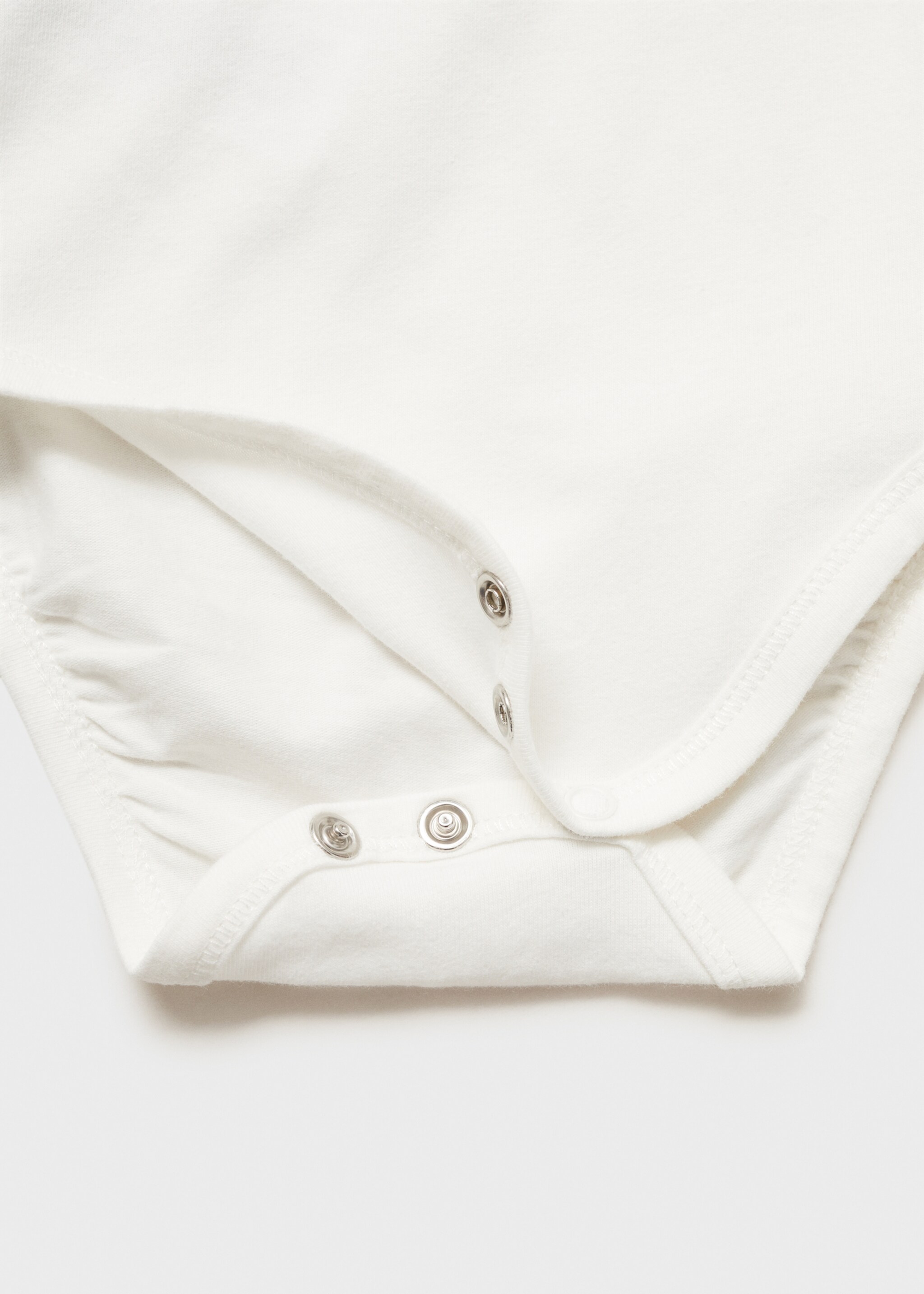 Baumwoll-Body mit besticktem Kragen - Detail des Artikels 8, Cremeweiß. Ref: 77043668-00.