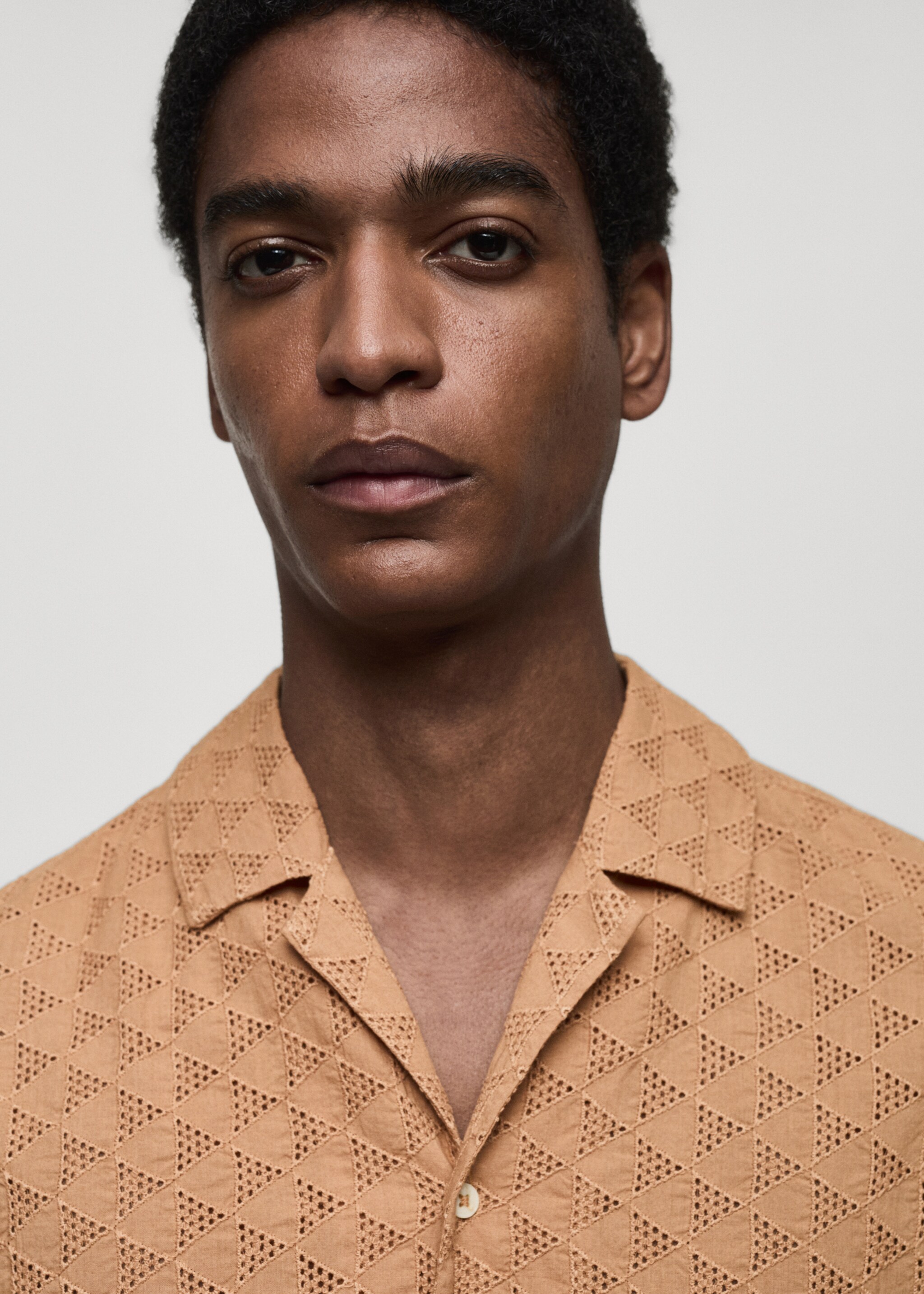100% embroidered cotton shirt - Details of the article 1