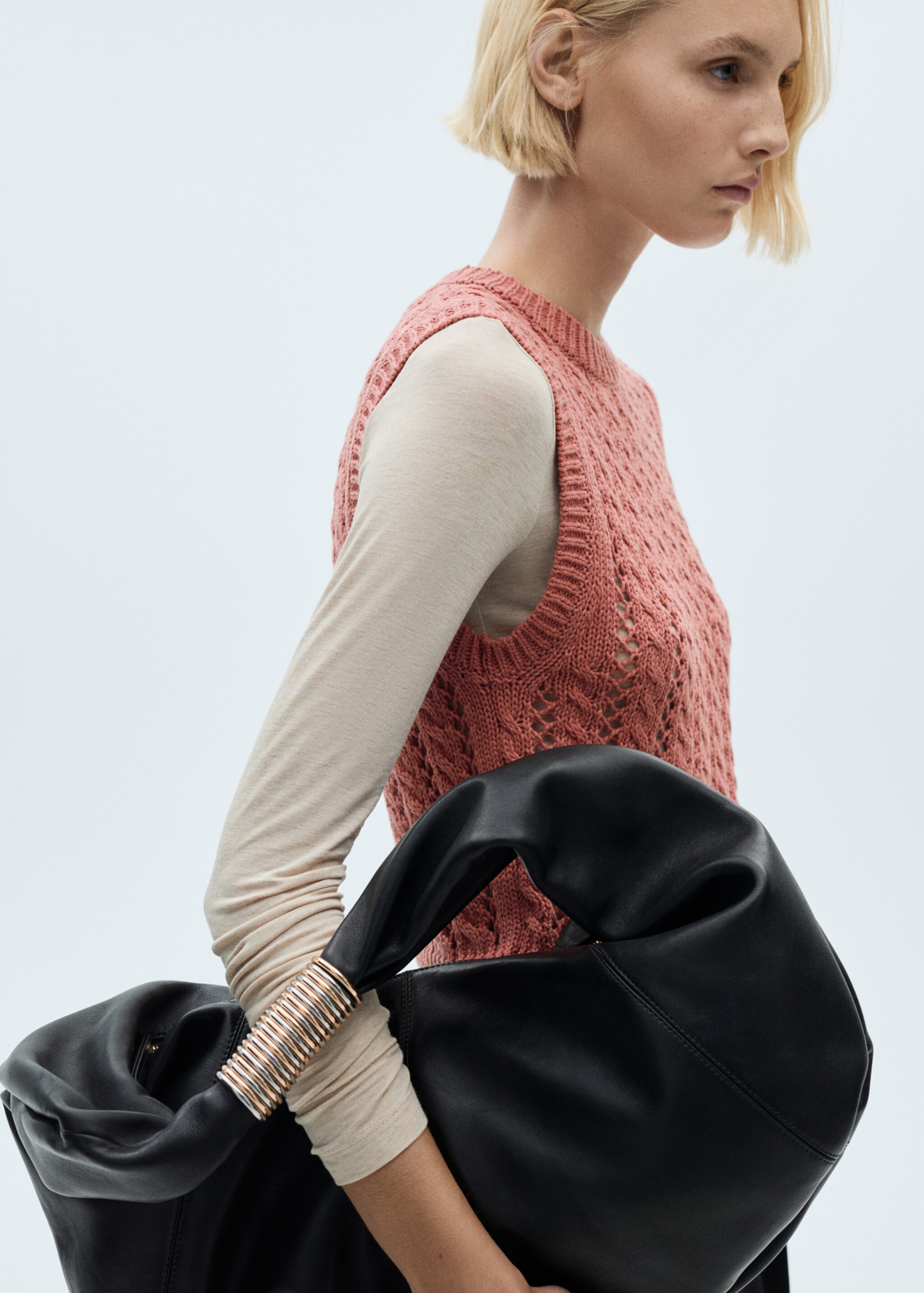 Knitted gilet with openwork details - Medium plane, Pale Pink. Ref: 77044016-00.