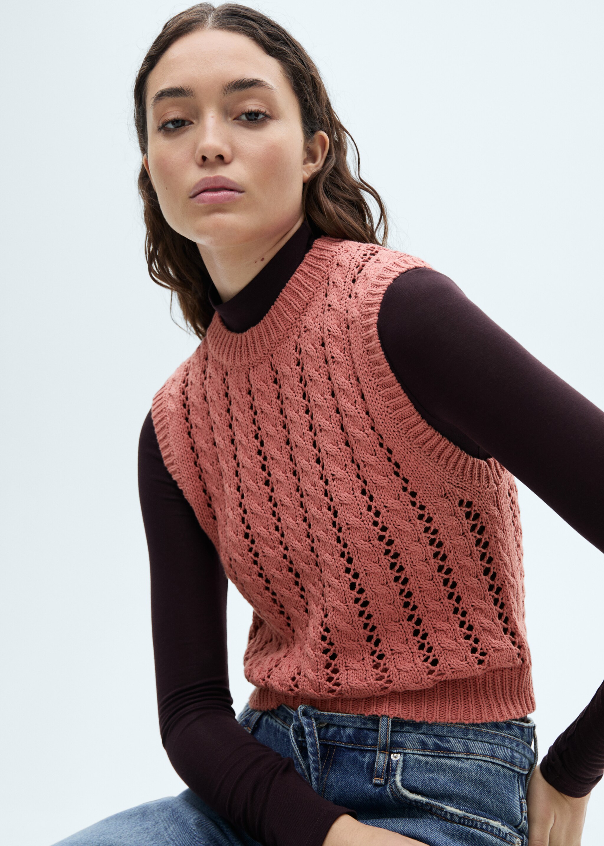 Knitted gilet with openwork details - Details of the article 2, Pale Pink. Ref: 77044016-00.