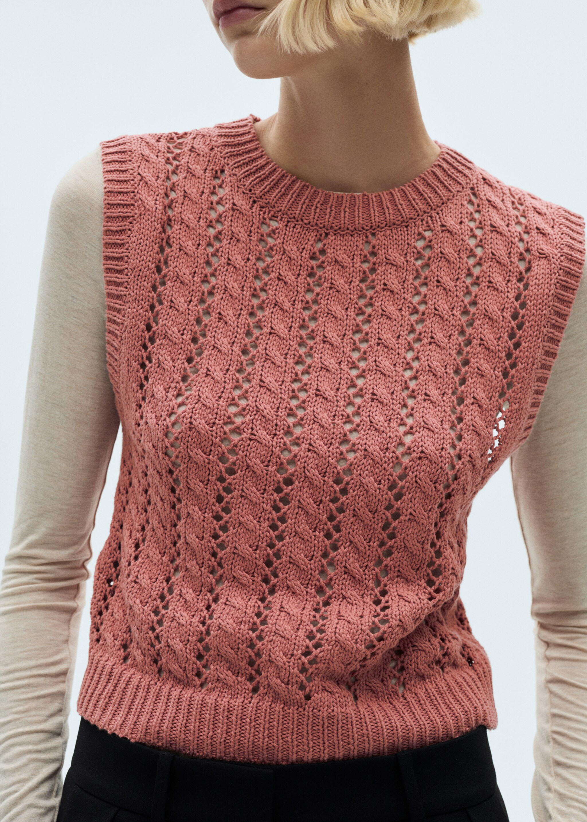 Knitted gilet with openwork details - Details of the article 6, Pale Pink. Ref: 77044016-00.