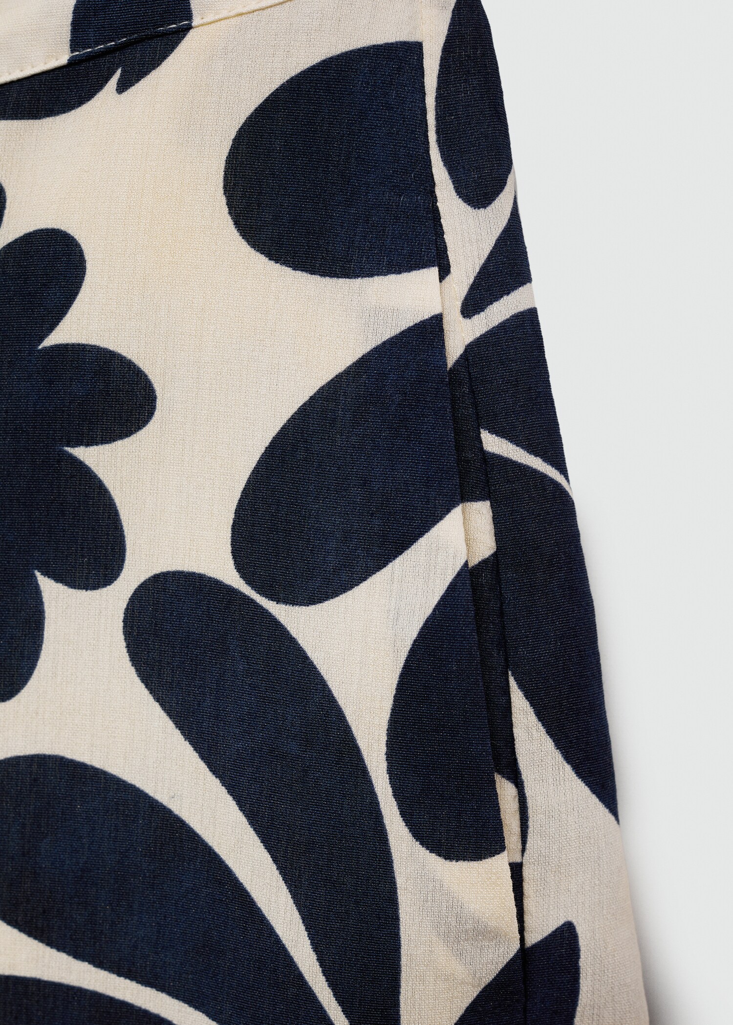 Fließende Hose mit Blumendruck - Detail des Artikels 8