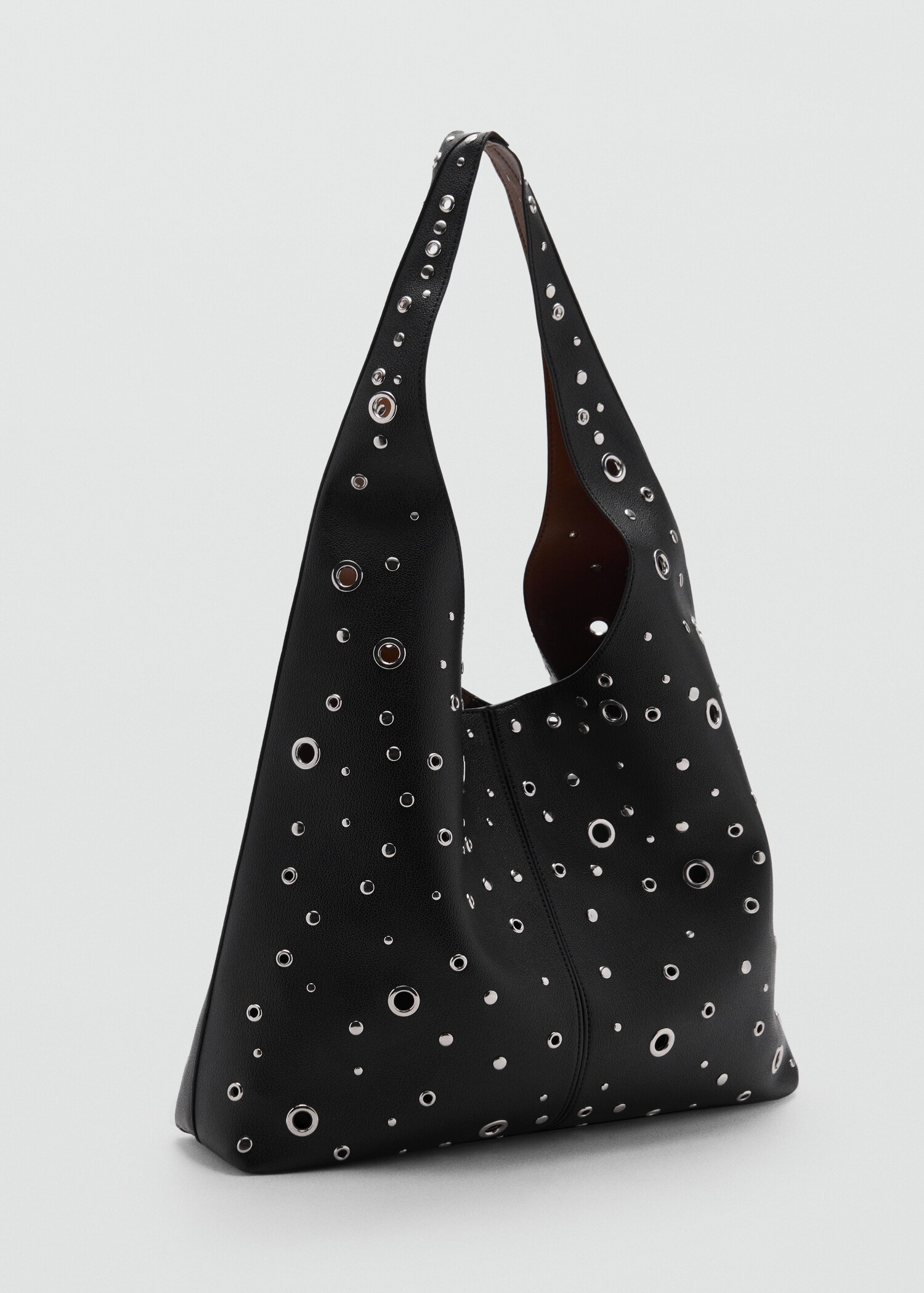 Bolso troquelado tachuelas - Plano medio