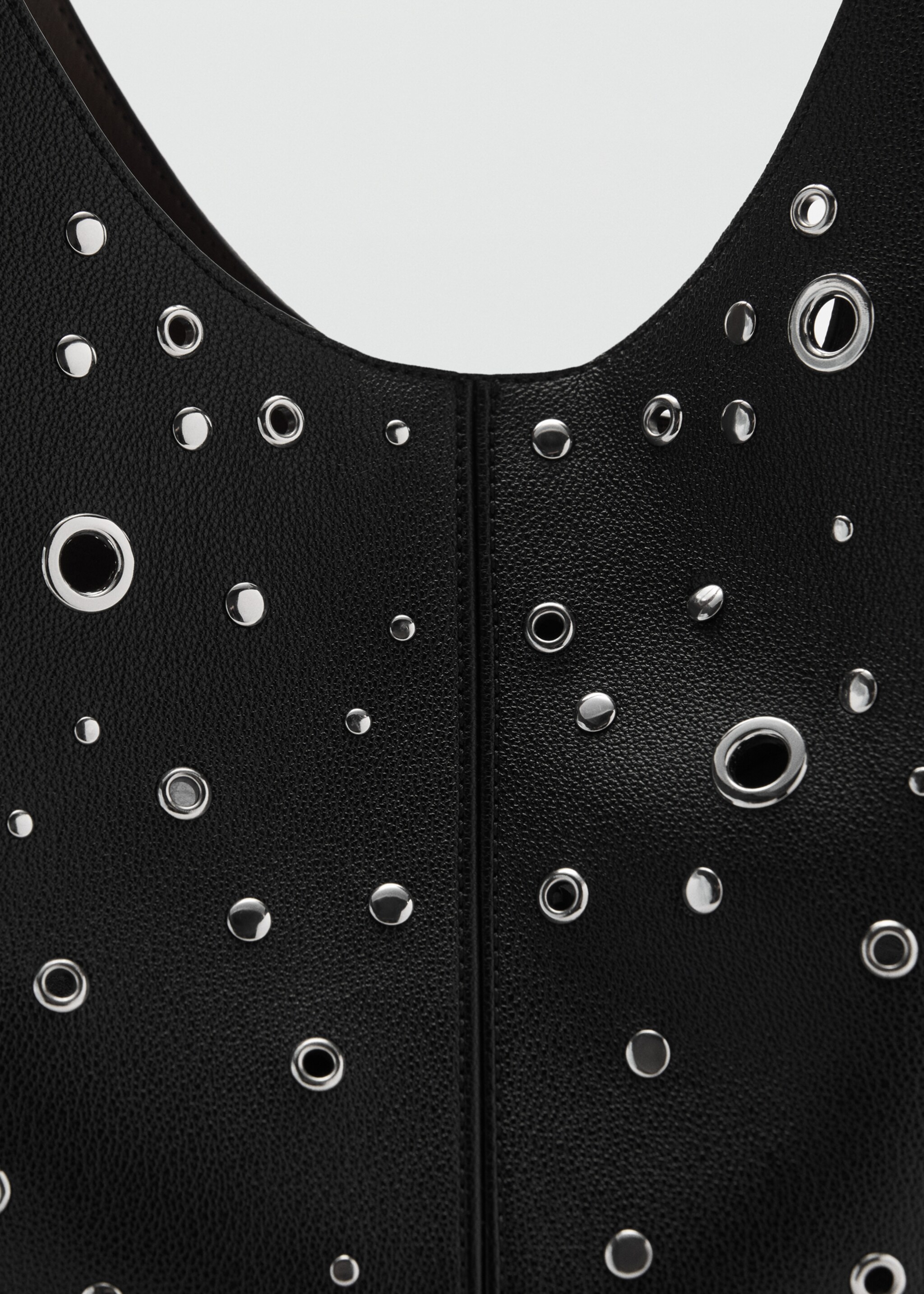 Bolso troquelado tachuelas - Detalle del artículo 1, Negro. Ref: 77044062-00.