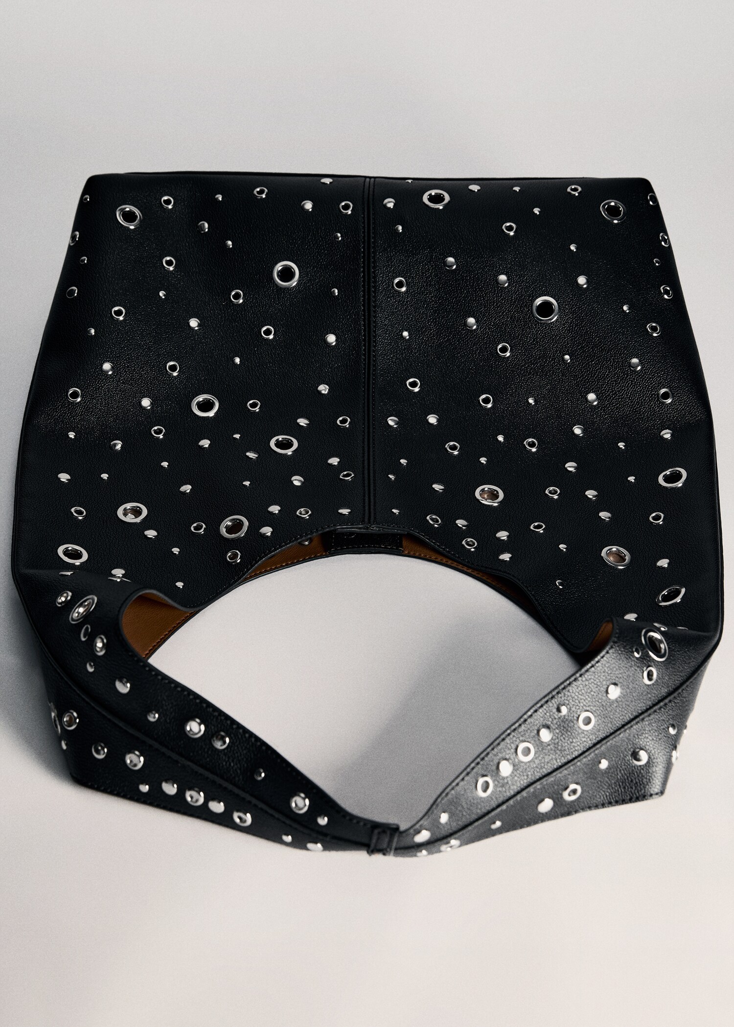 Bolso troquelado tachuelas - Detalle del artículo 5