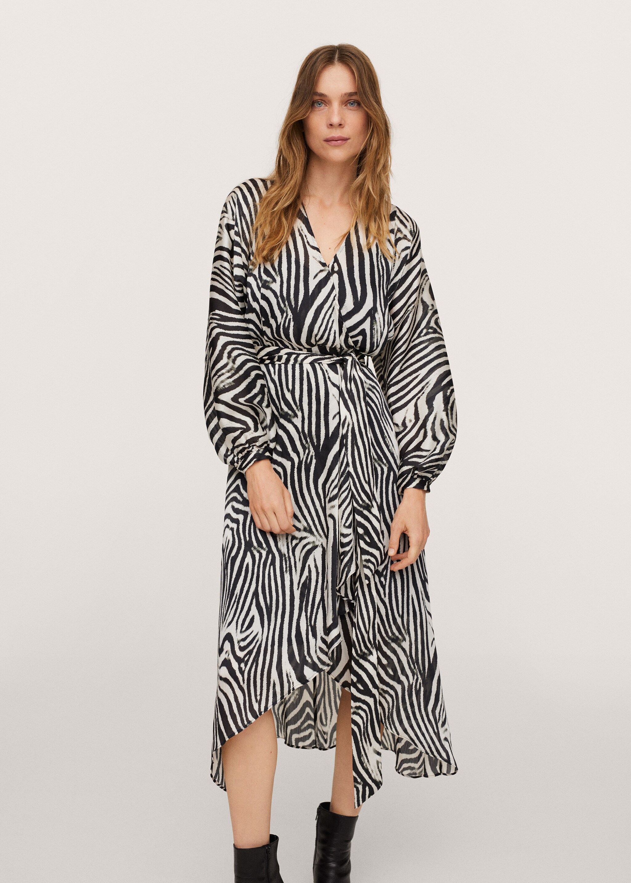 Robe imprimée zèbre - Plan moyen