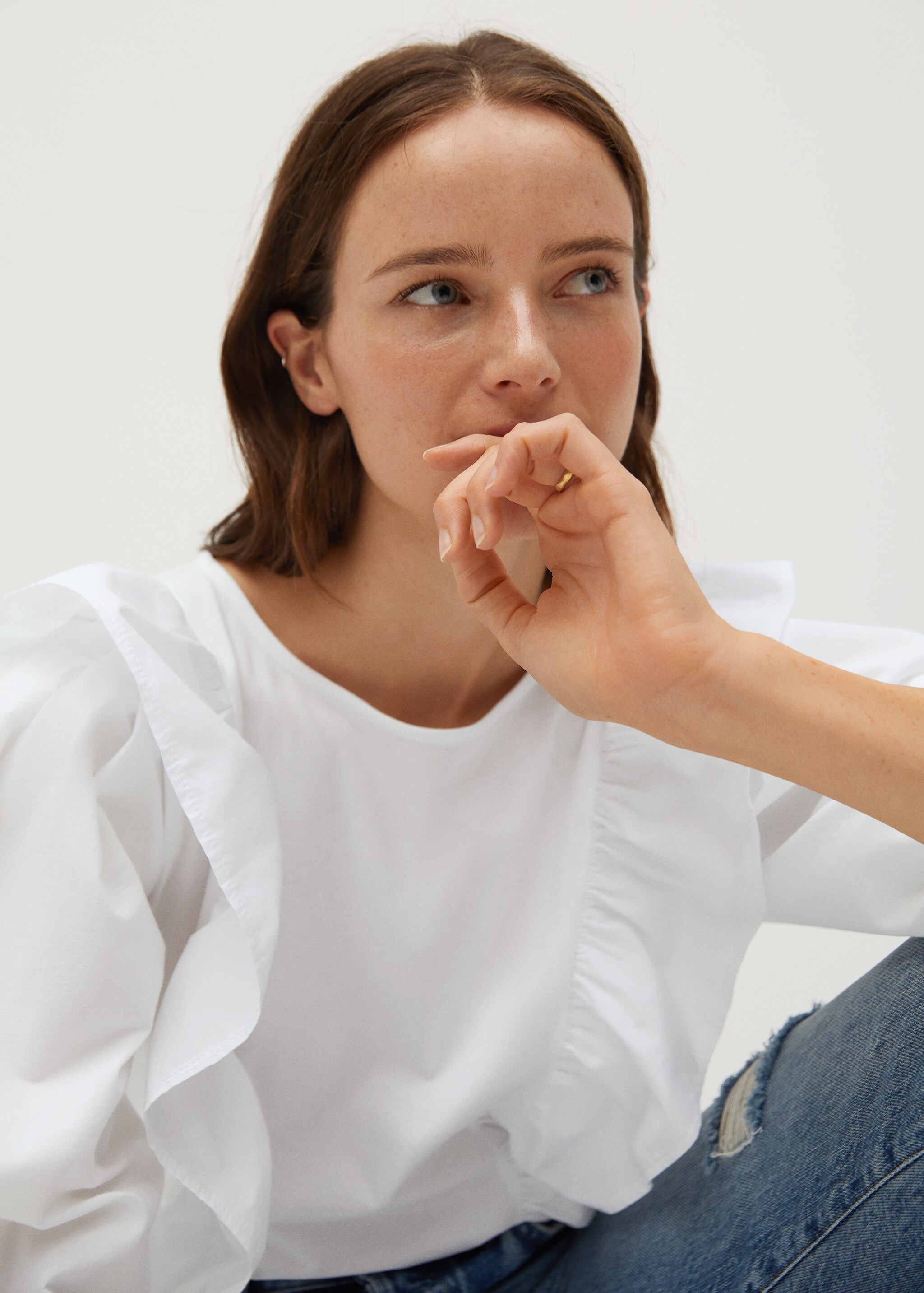 Organic cotton blouse with ruffles - Details of the article 2