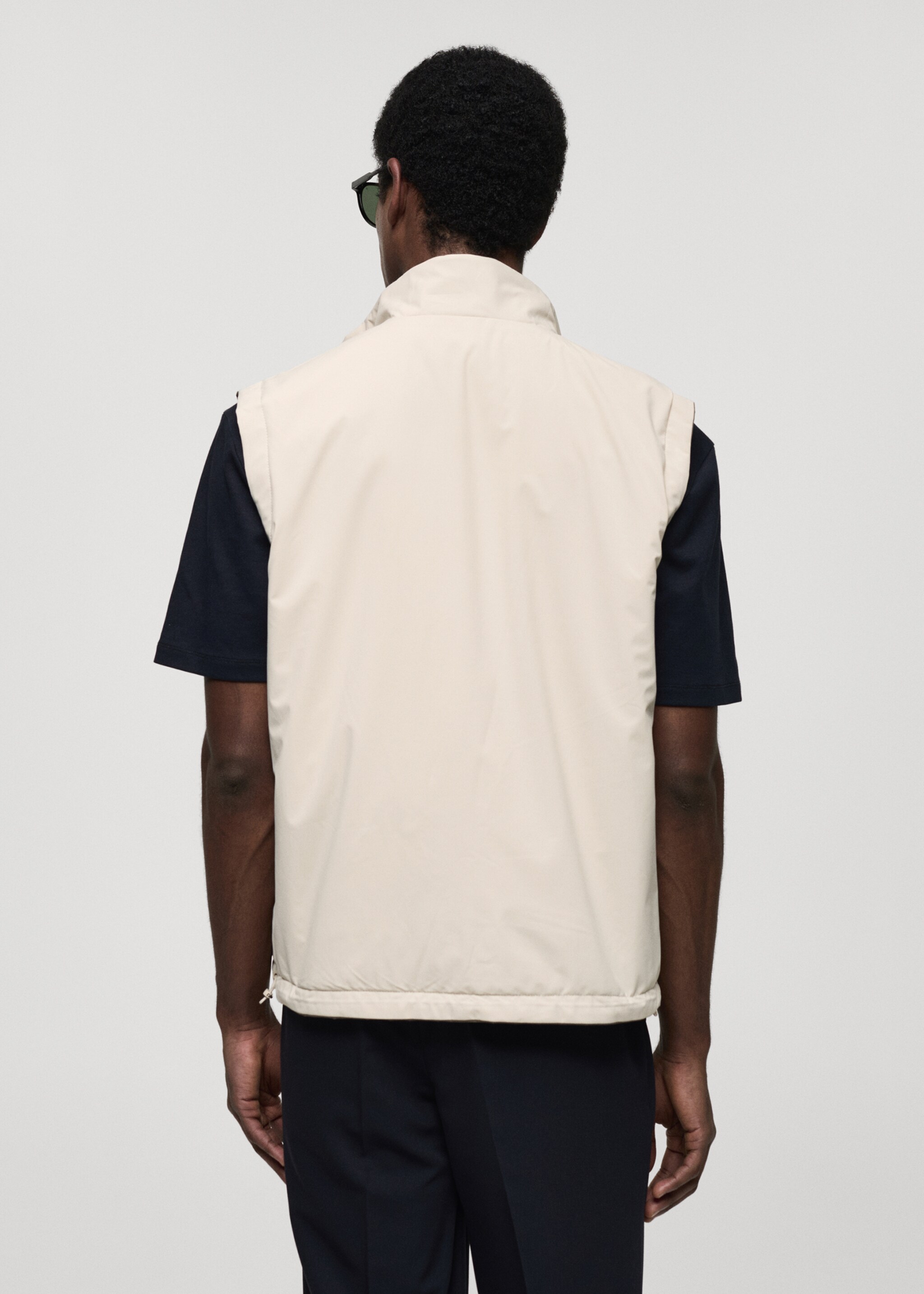 Waterafstotende reversibele bodywarmer - Achterkant van het artikel, Kaki. Ref: 77044433-00.