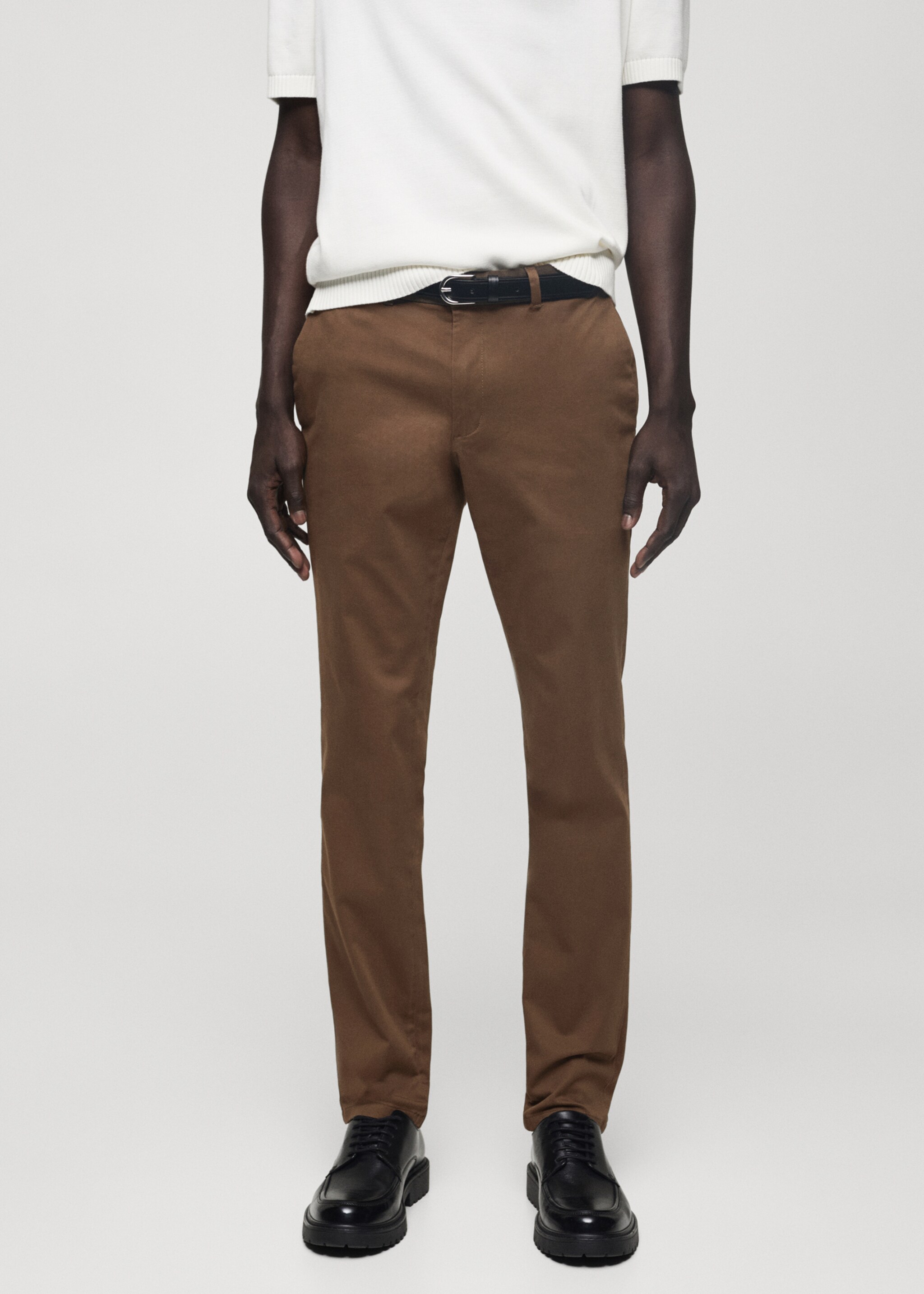 Pantalón chino slim fit sarga - Plano medio