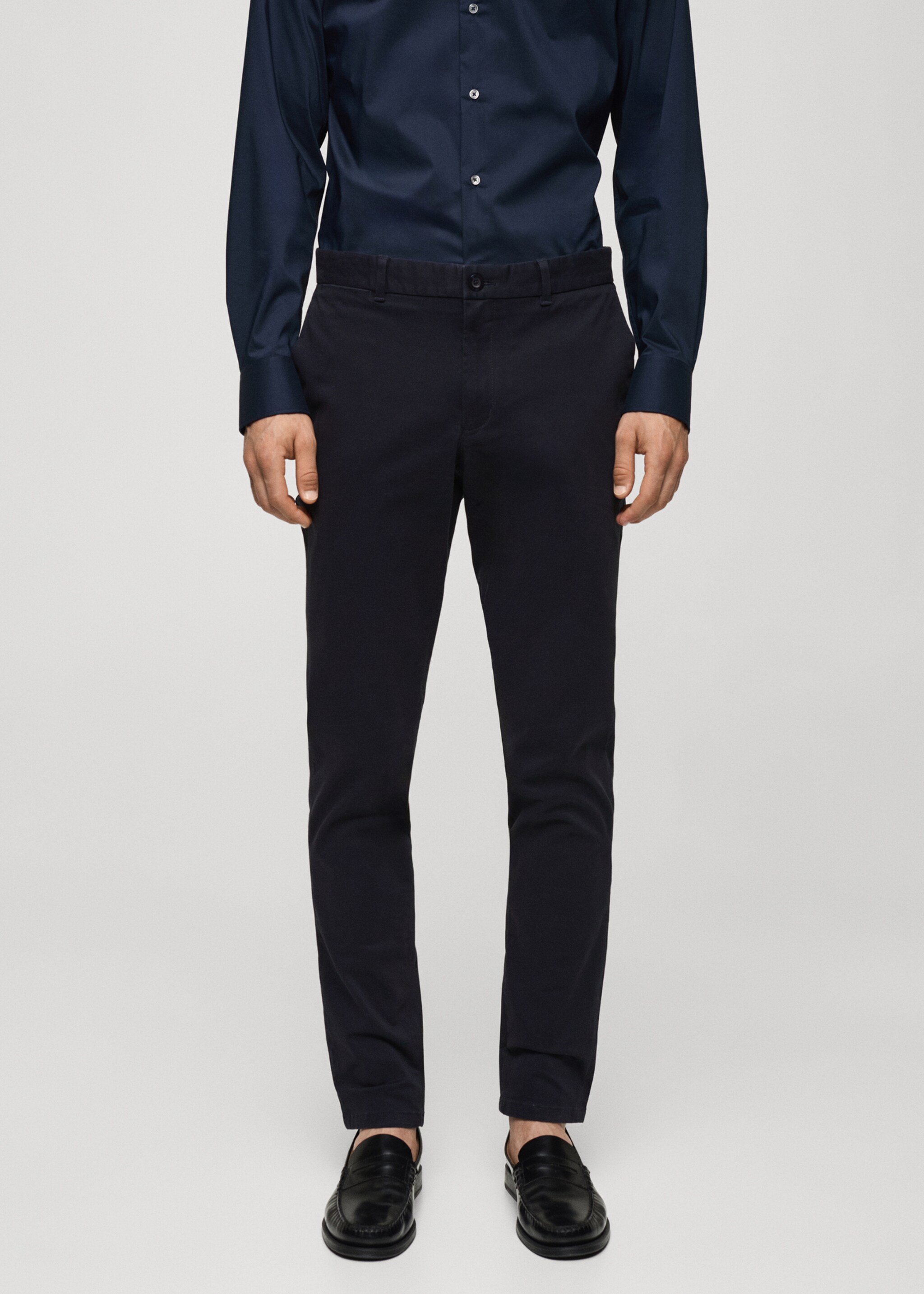 Pantalón chino slim fit sarga - Plano medio