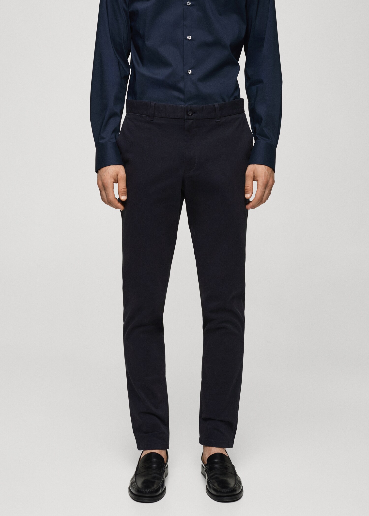 Pantalón chino slim fit sarga - Plano medio
