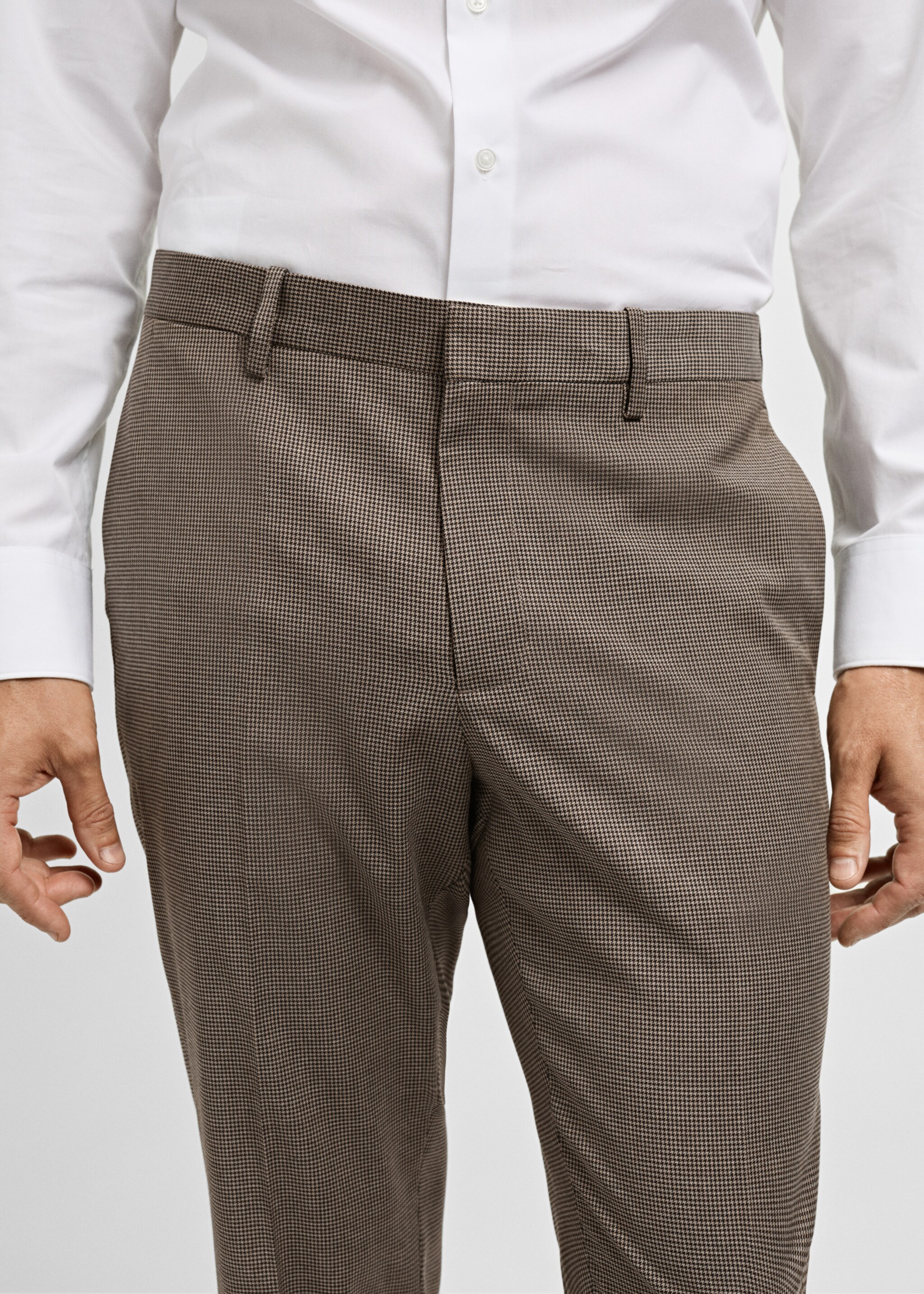 Super Slim Fit-Anzughose mit Fischgrätstruktur - Detail des Artikels 1, Beige. Ref: 77044443-00.