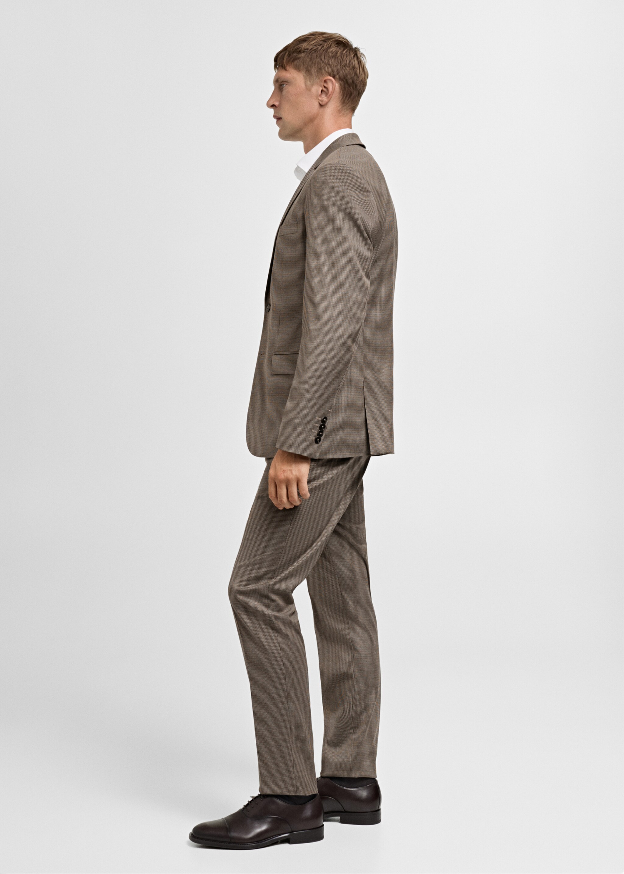 Super Slim Fit-Anzughose mit Fischgrätstruktur - Detail des Artikels 2, Beige. Ref: 77044443-00.
