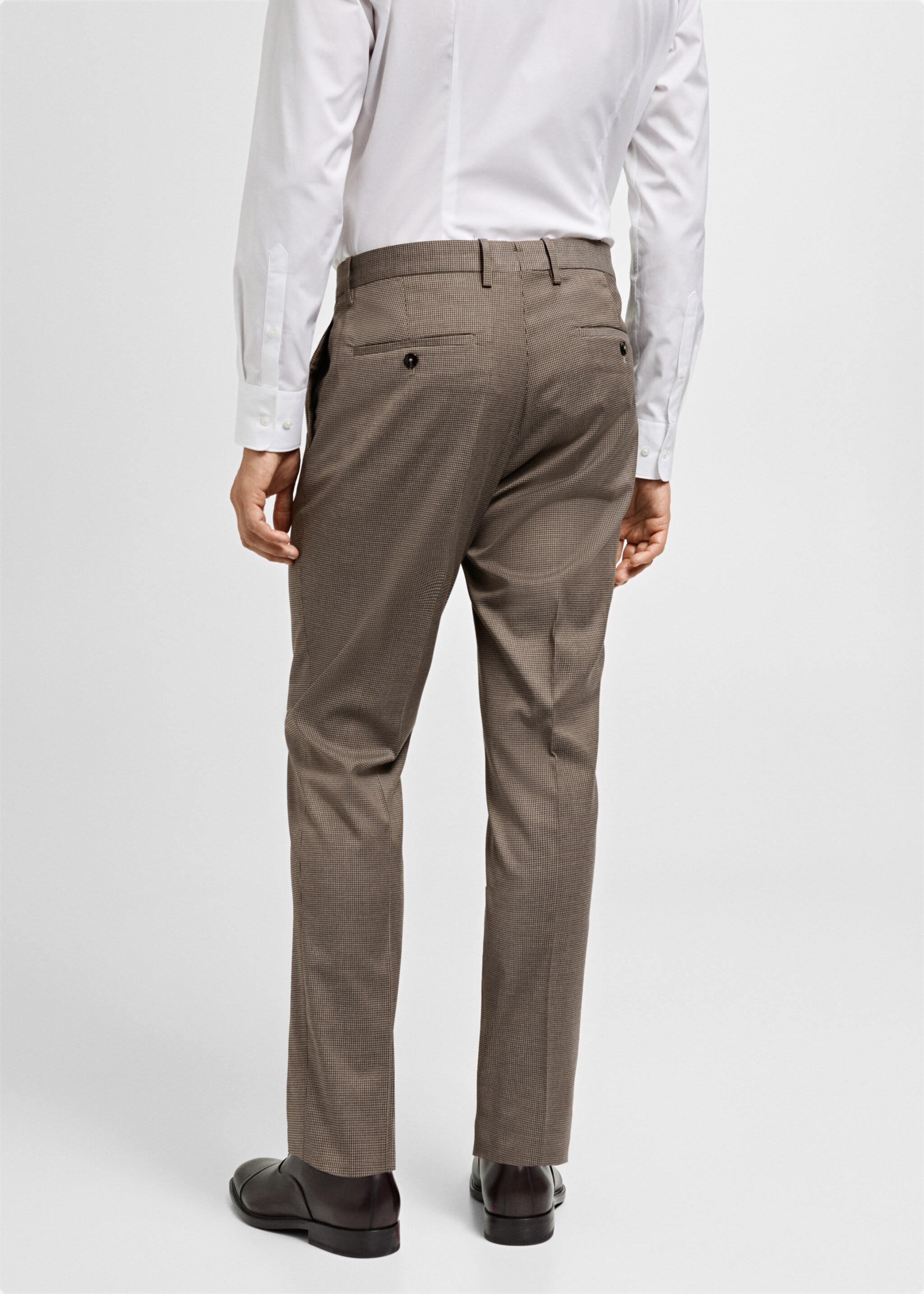 Super Slim Fit-Anzughose mit Fischgrätstruktur - Rückseite des Artikels, Beige. Ref: 77044443-00.
