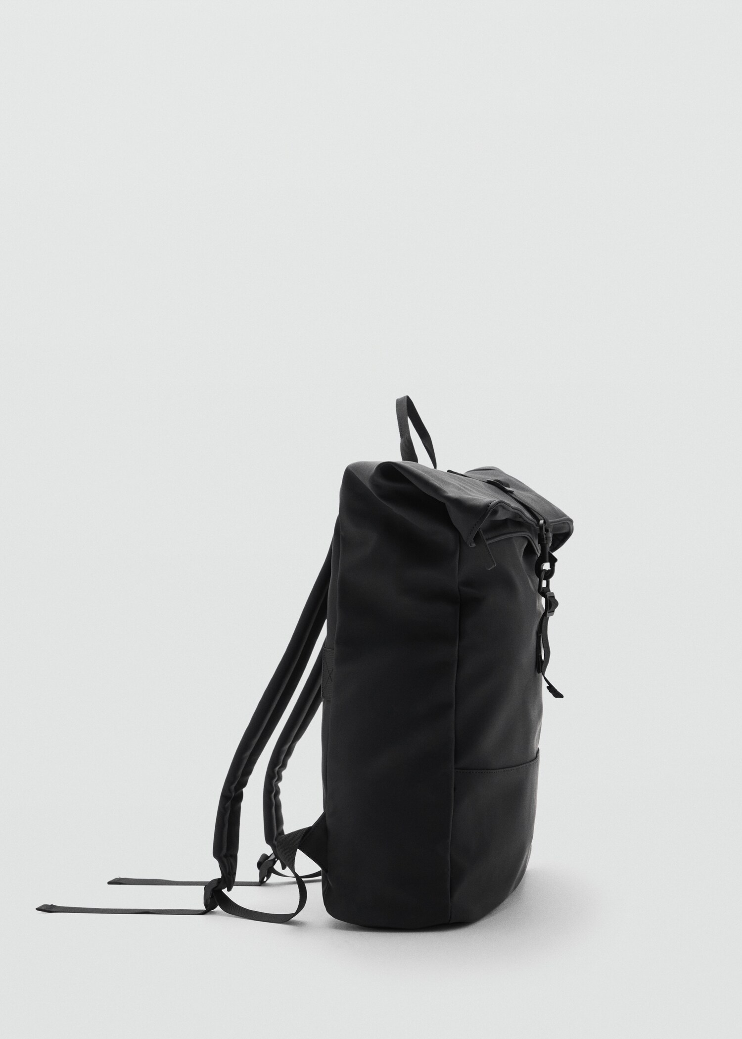 Mochila engomada cierre solapa - Plano medio