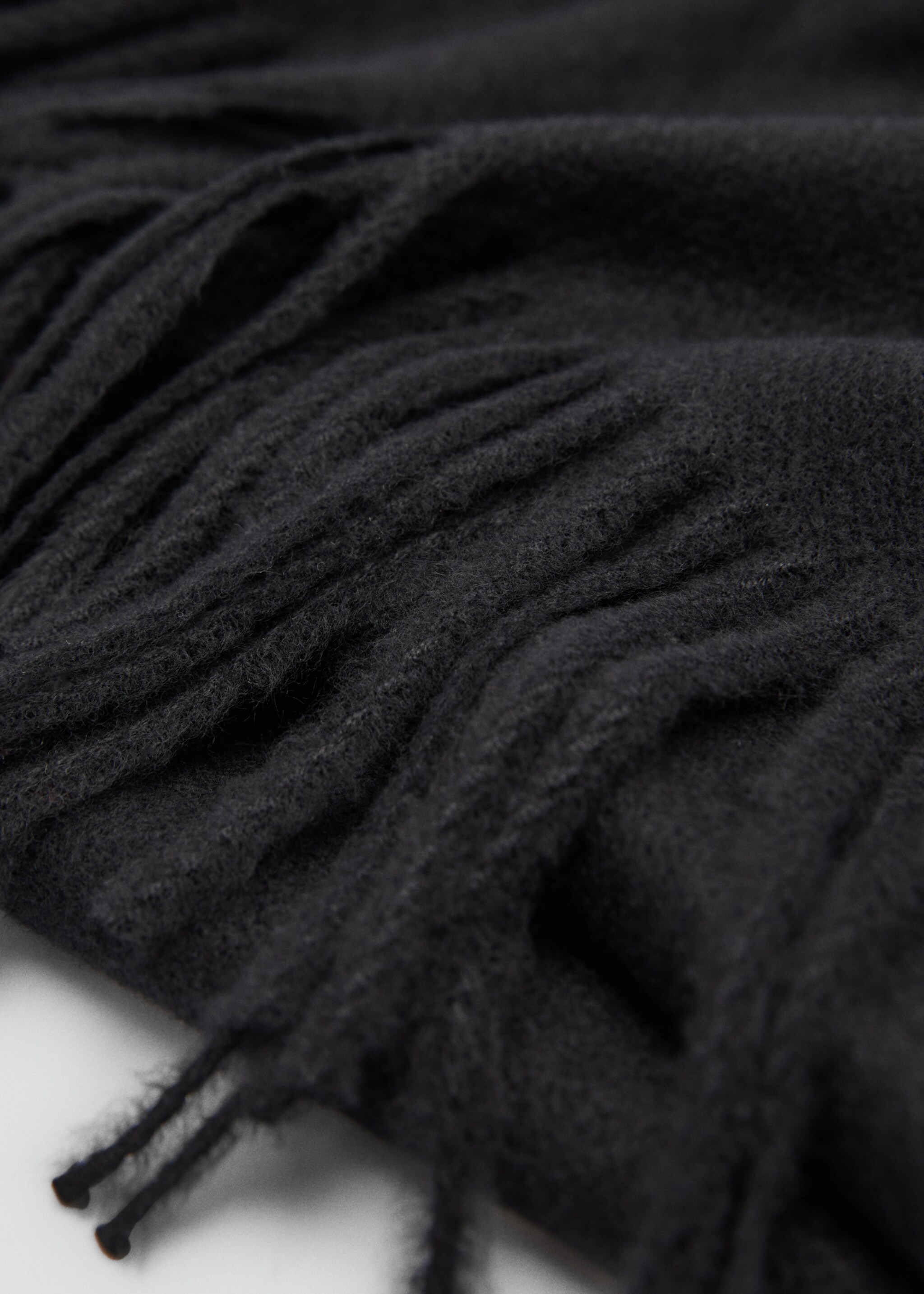 Fringed edge scarf - Medium plane, Black. Ref: 77044758-00.