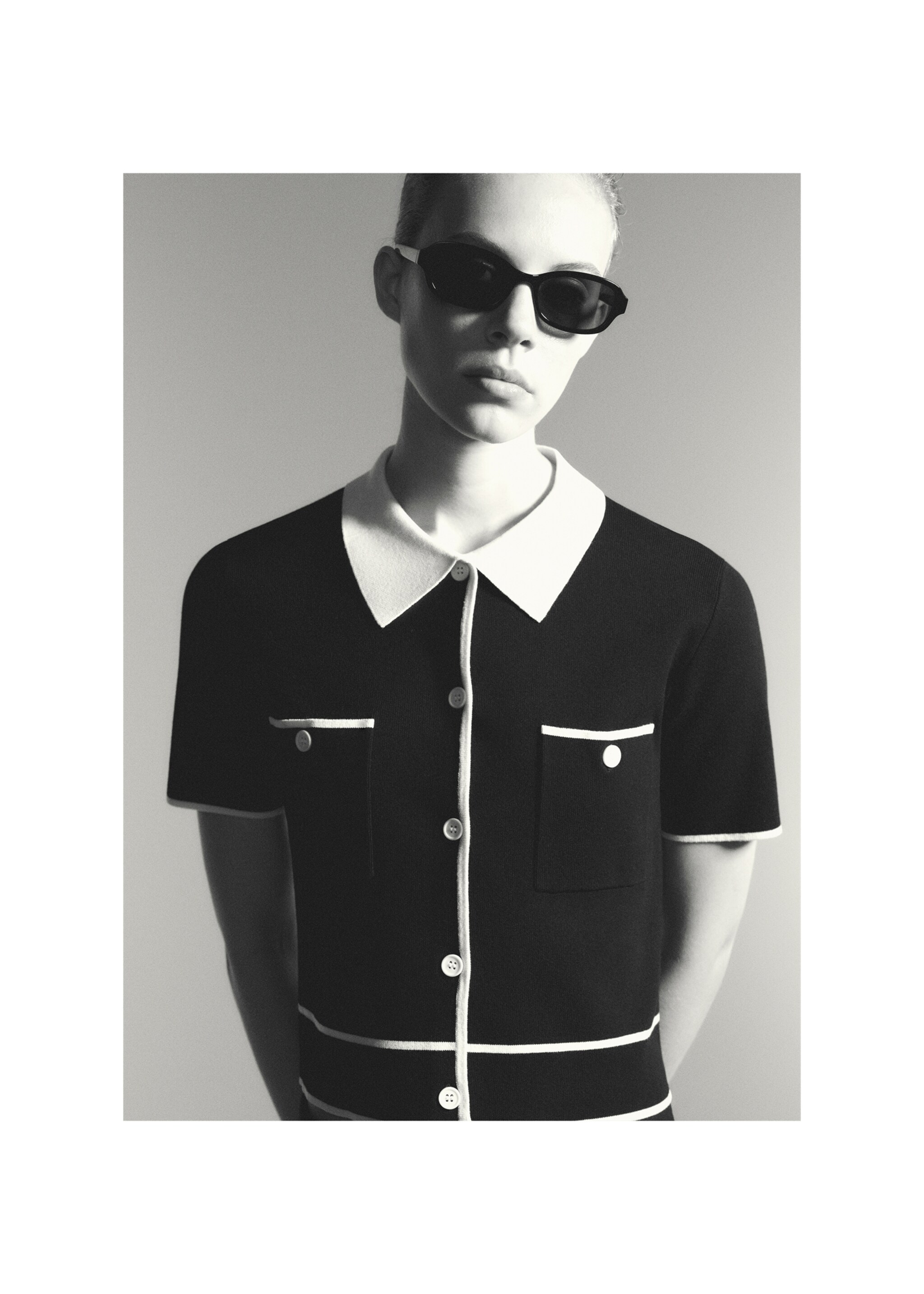 Short-sleeved cardigan with contrasting trims - Details of the article 6, Black. Ref: 77044770-00.