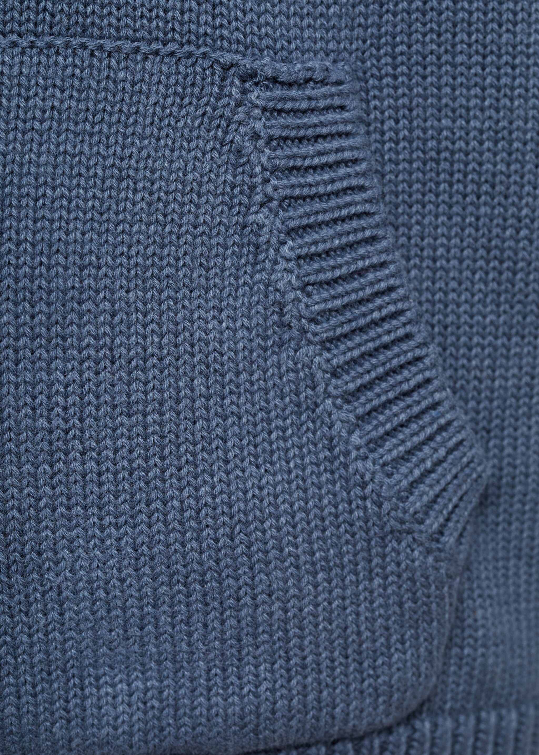 Strickpullover mit Kängurutasche - Detail des Artikels 0, Indigoblau. Ref: 77044777-00.