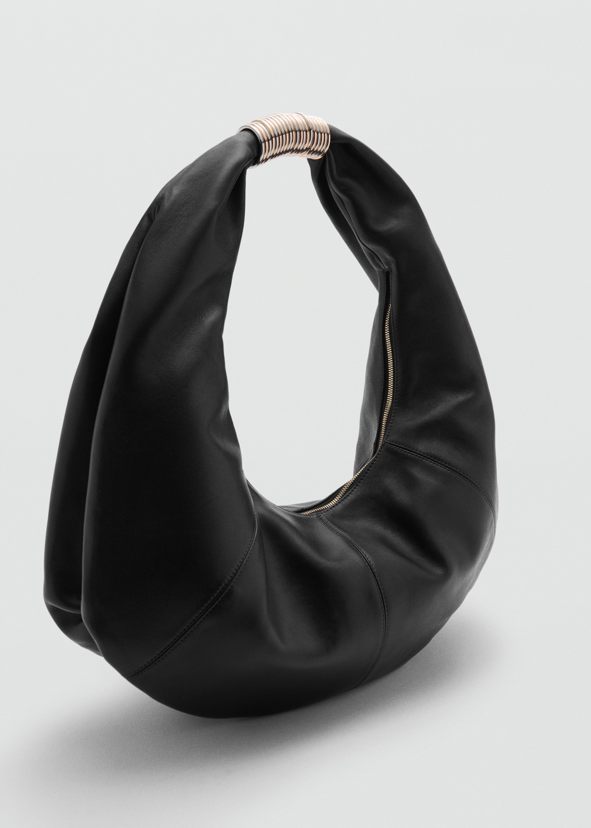 Leather bag with metallic detail - Medium plane, Black. Ref: 77044795-00.