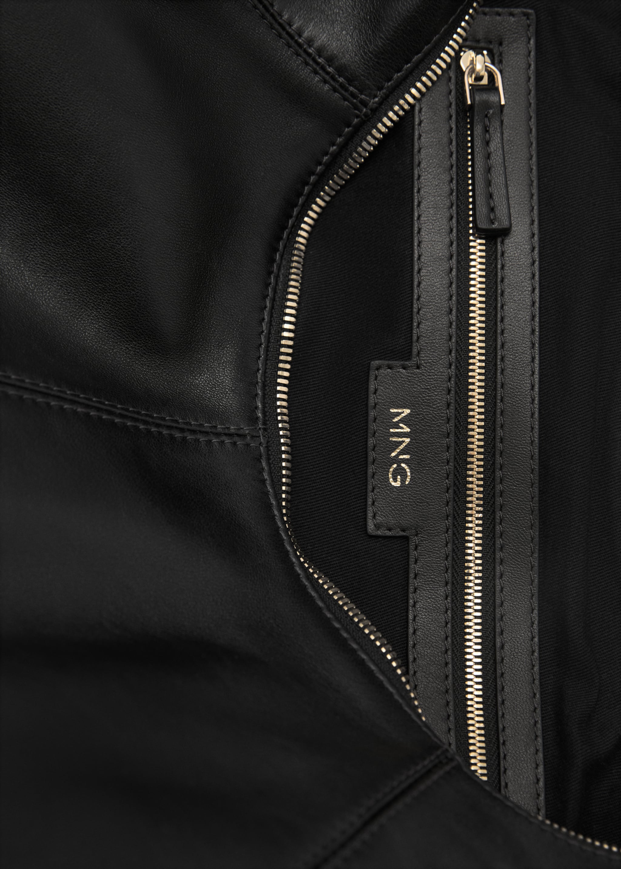 Leather bag with metallic detail - Details of the article 2, Black. Ref: 77044795-00.