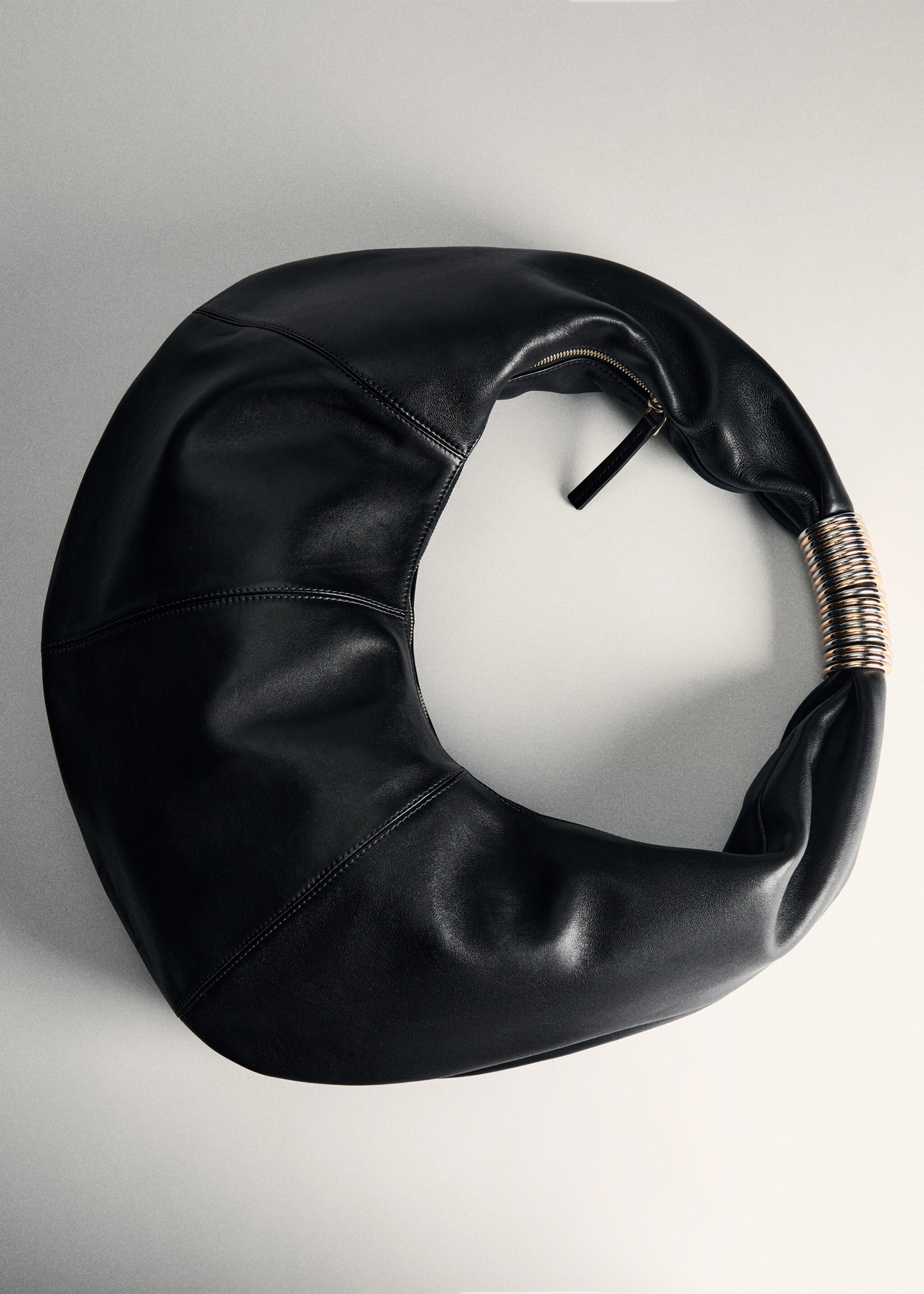 Leather bag with metallic detail - Details of the article 5, Black. Ref: 77044795-00.