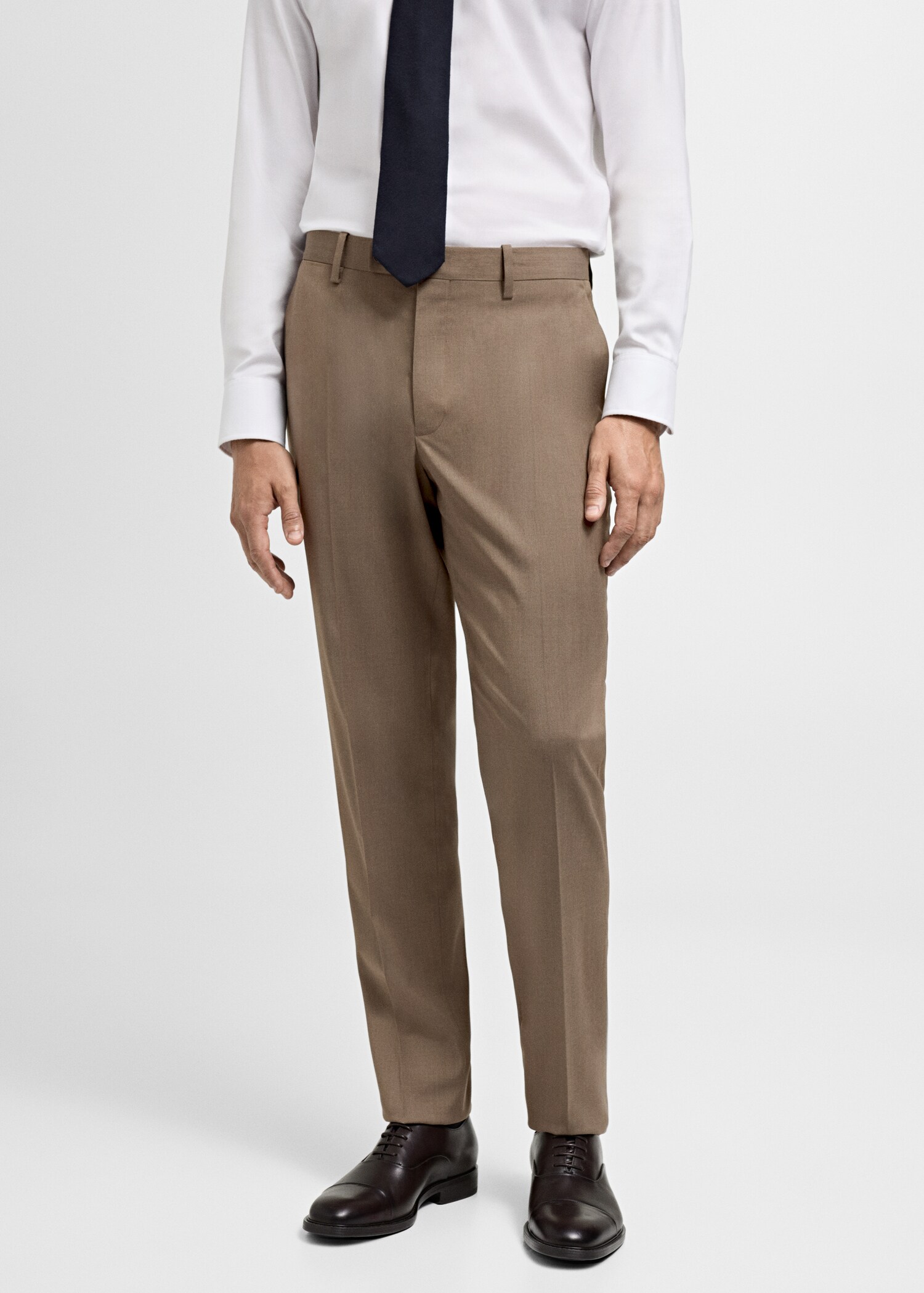 Kostymbyxa slim fit comfort stretch-material - Bild av mittparti