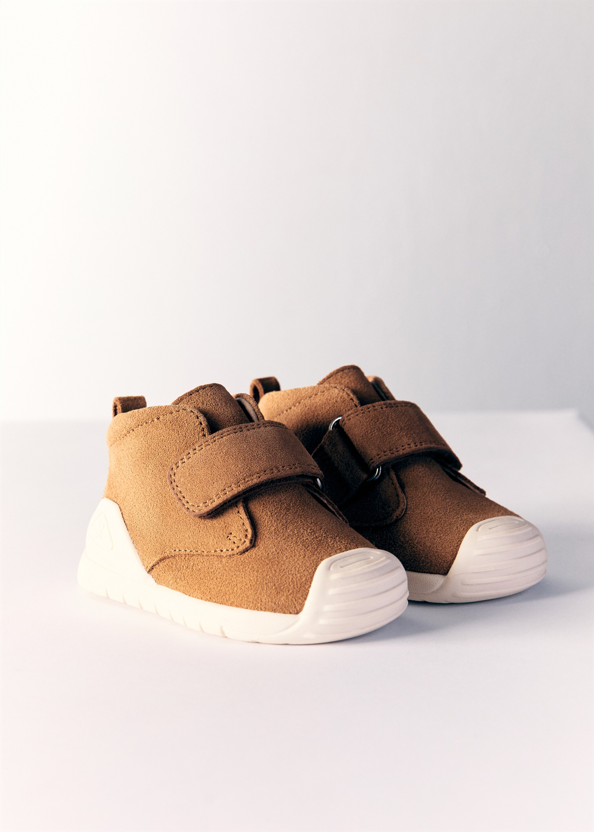 Ledersportschuhe Biomecanics - Mittlere Ansicht, Mittelbraun. Ref: 77045154-00.