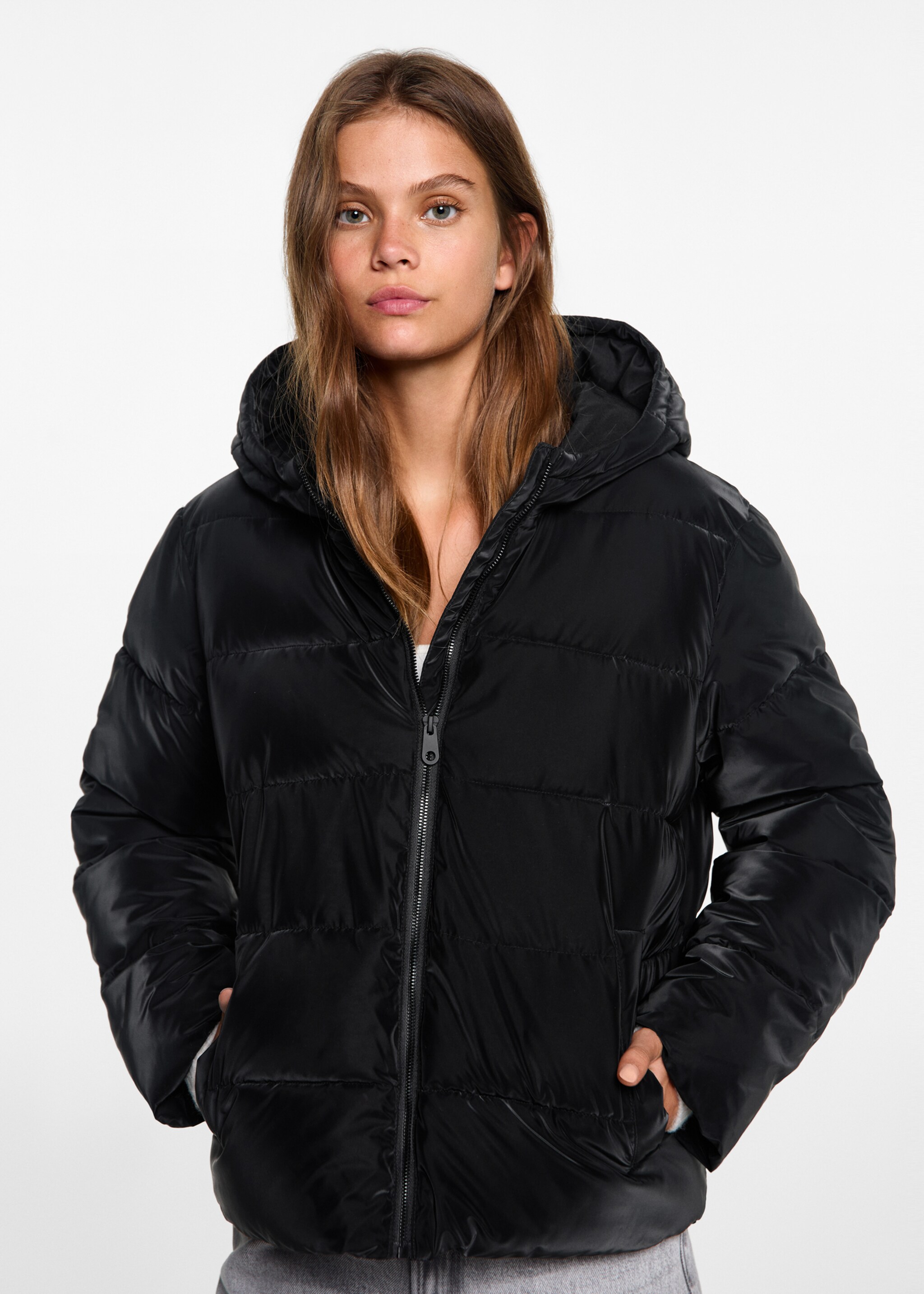 Gepolsterter Anorak mit Kapuze - Mittlere Ansicht, Schwarz. Ref: 77045630-00.