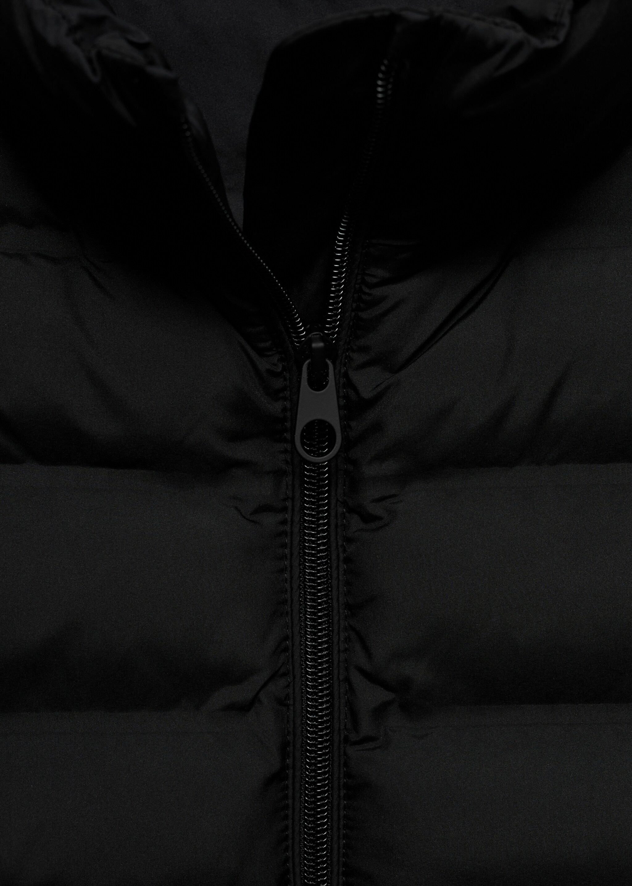 Quilted gilet - Details of the article 8, Black. Ref: 77045631-00.