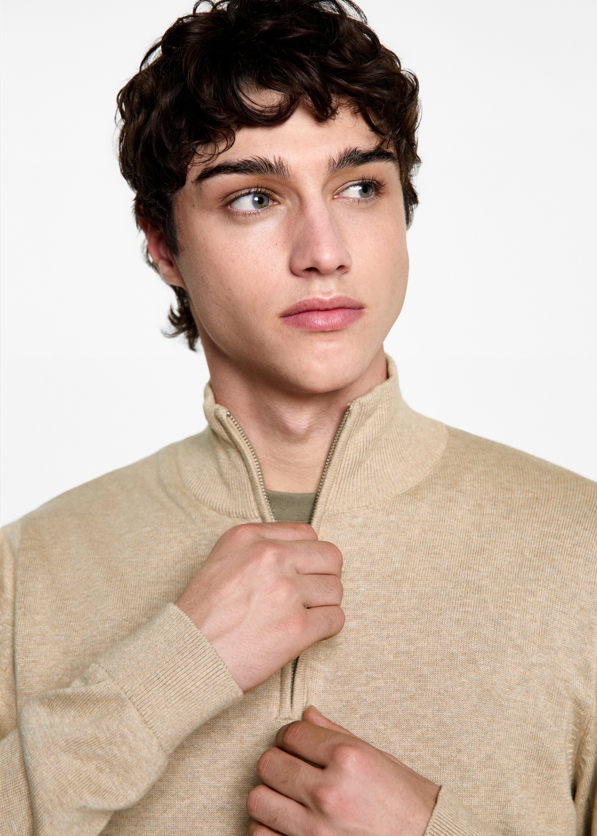 Perkins-neck sweater with zip - Details of the article 1, Beige. Ref: 77045633-00.