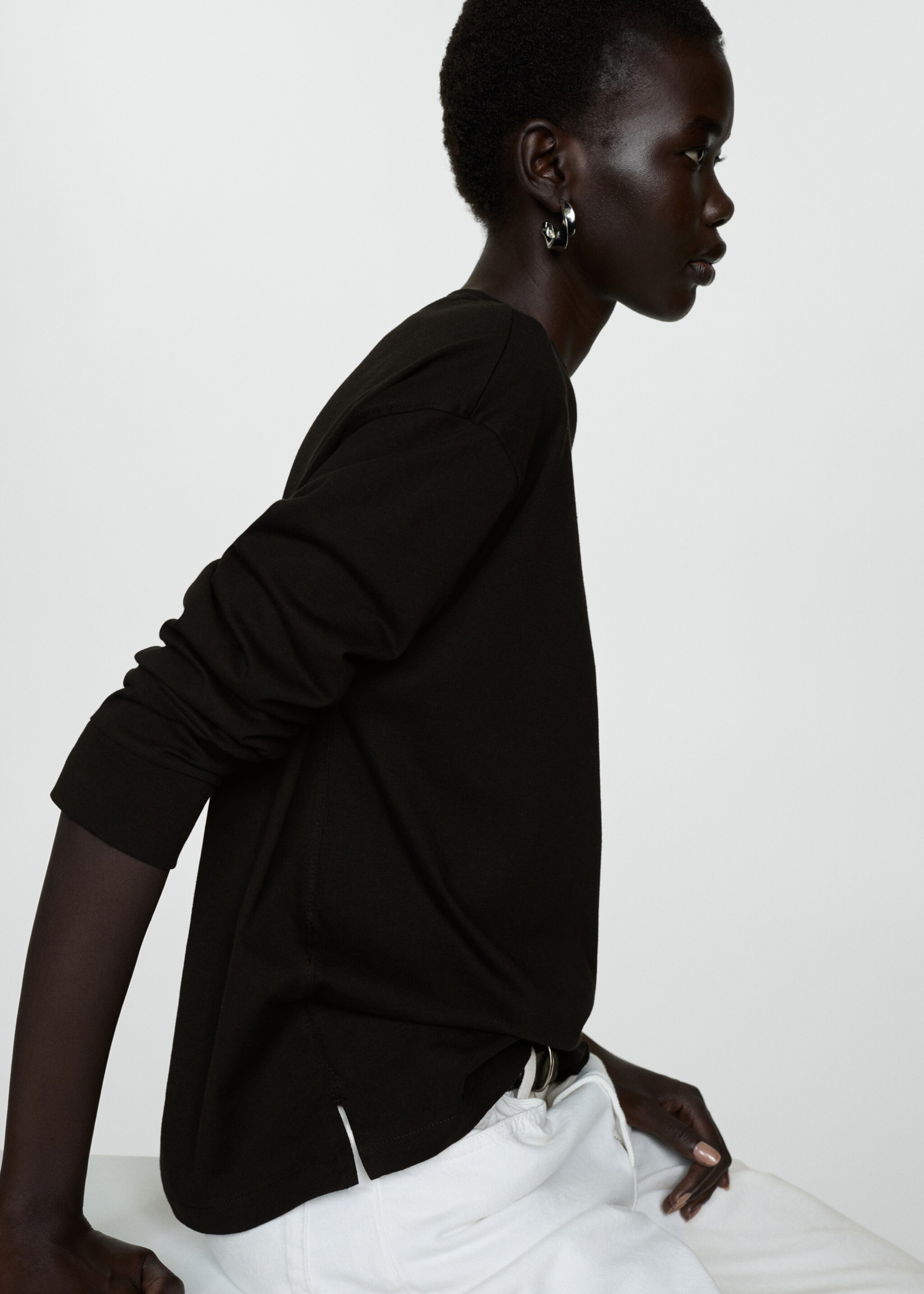 Long sleeve cotton t-shirt - Details of the article 2, Black. Ref: 77045643-00.