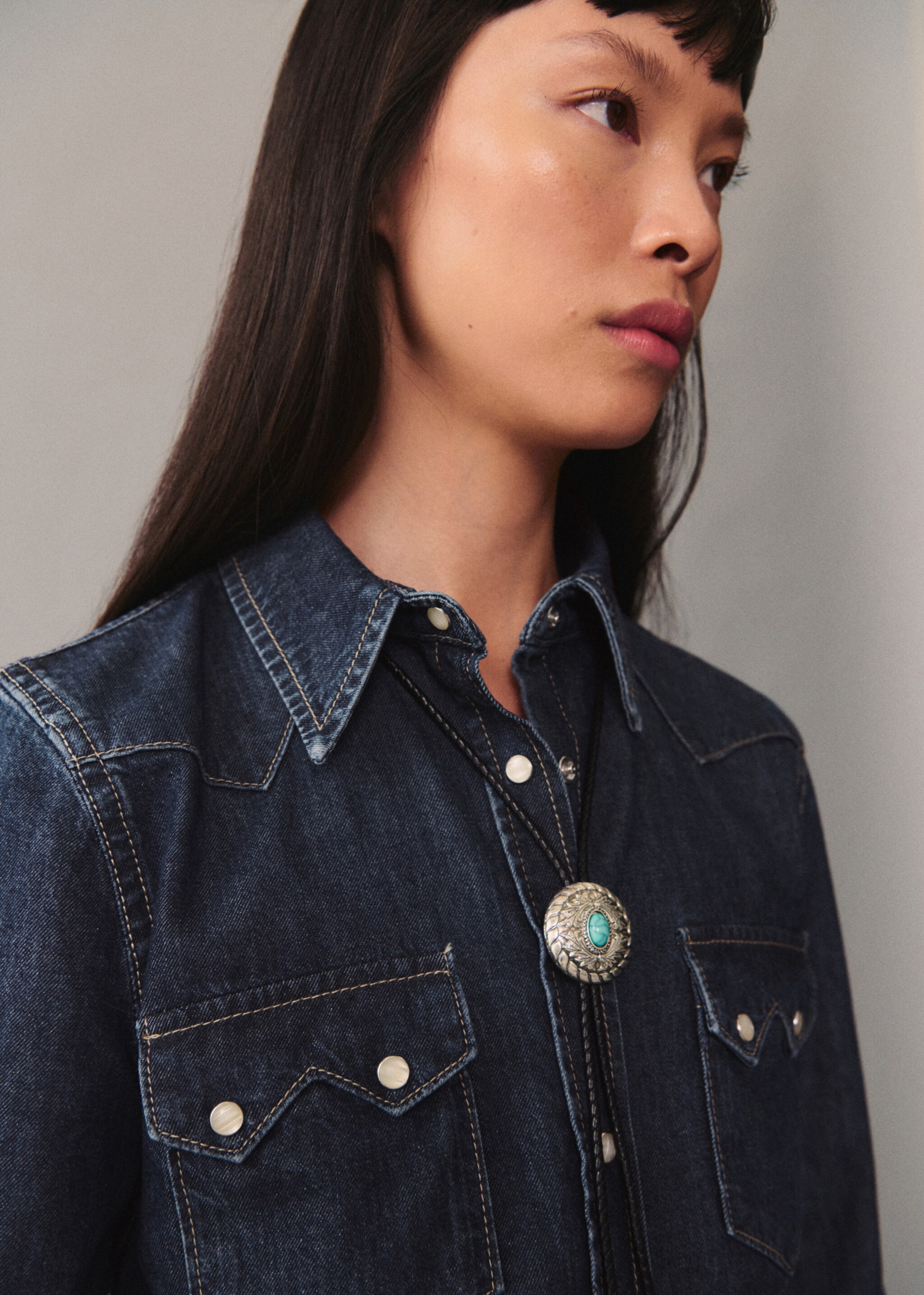 Chest-pocket denim shirt - Details of the article 1, Dark Blue. Ref: 77045644-00.