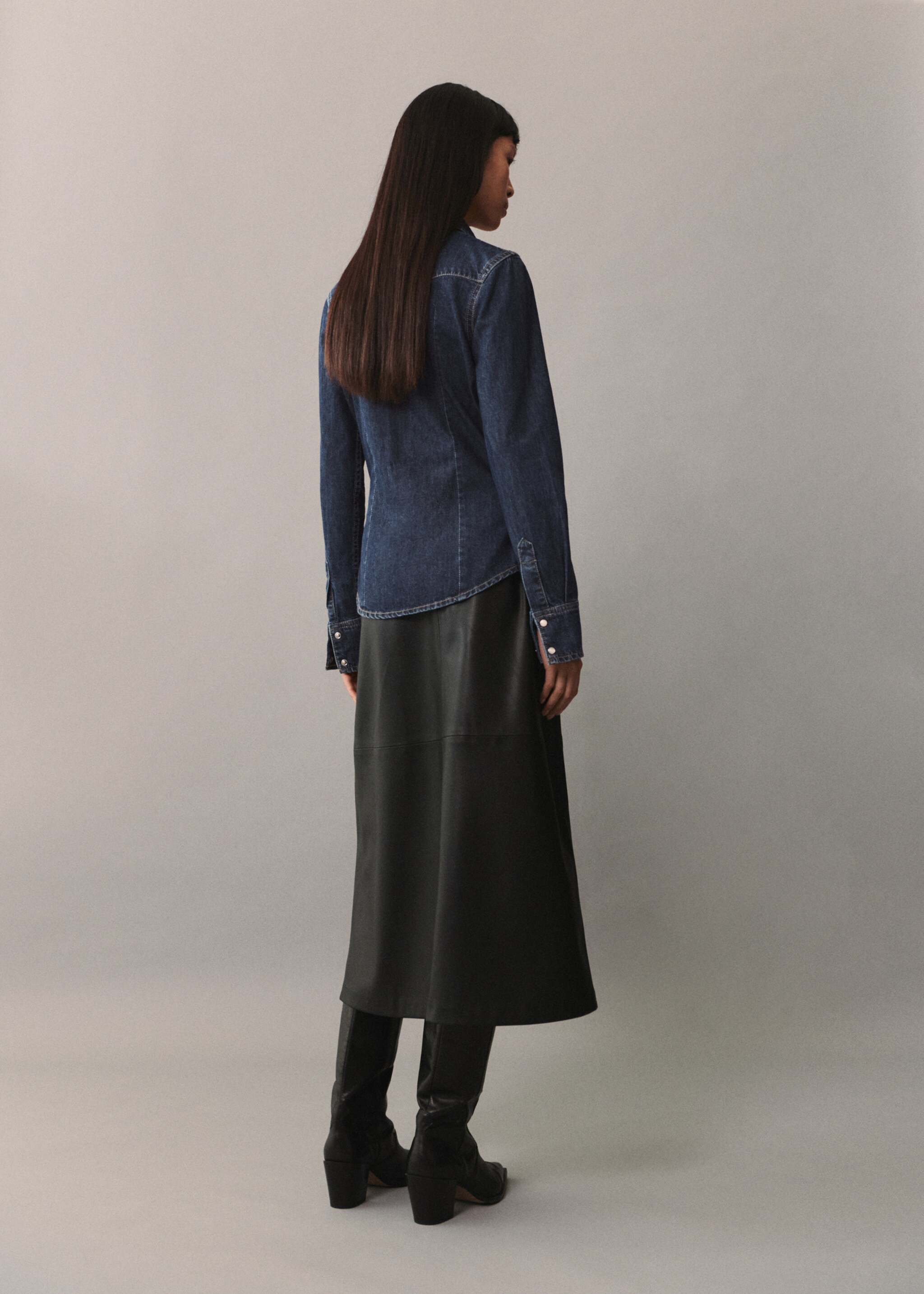 Chest-pocket denim shirt - Reverse of the article, Dark Blue. Ref: 77045644-00.