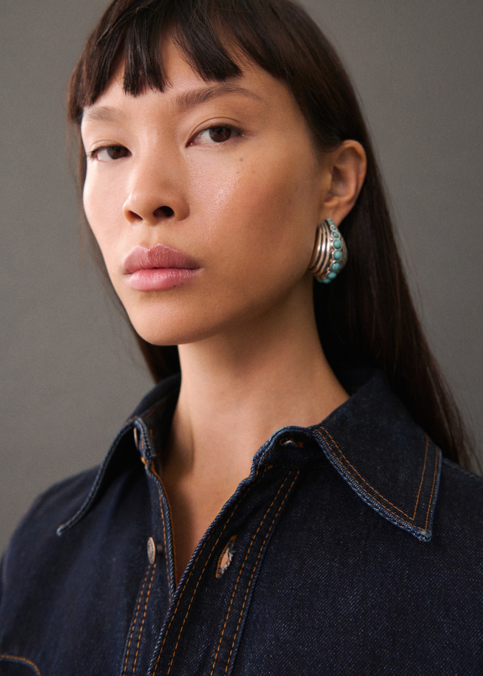 Denim shirt with seams - Details of the article 1, Open Blue. Ref: 77045645-00.