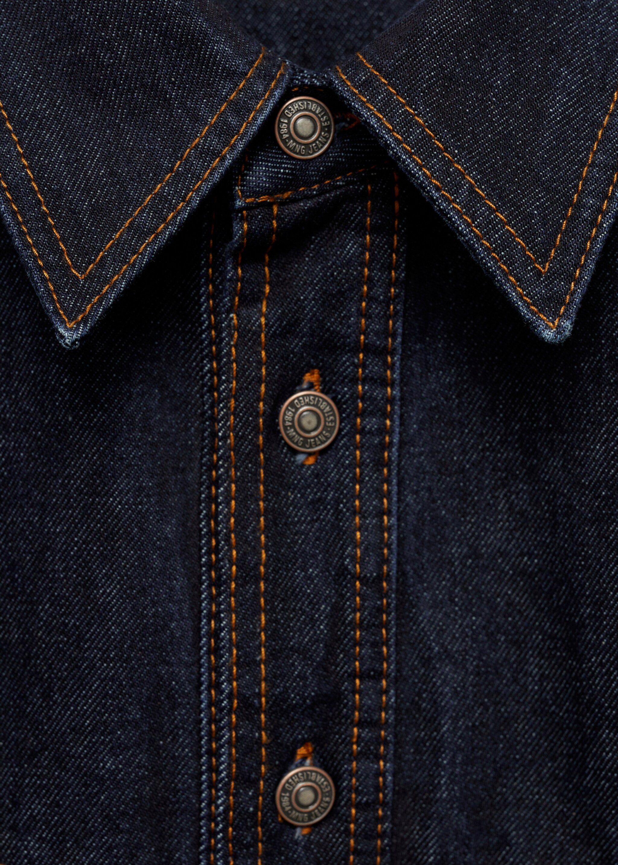 Denim shirt with seams - Details of the article 8, Open Blue. Ref: 77045645-00.